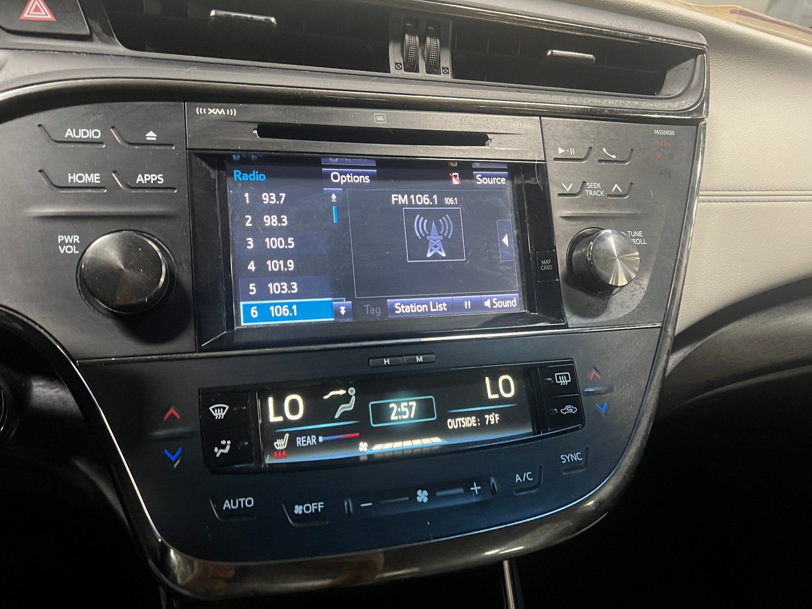 Thumbnail: 2016 Toyota Avalon - 4
