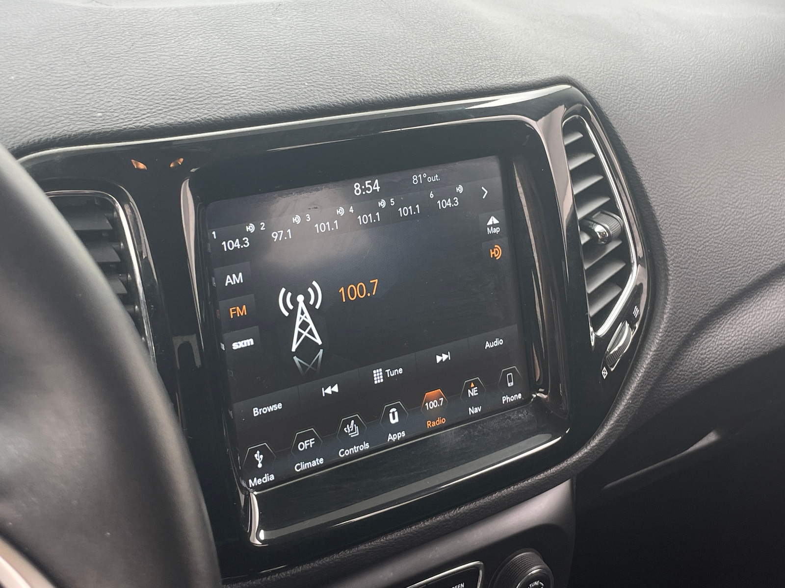 Thumbnail: 2018 Jeep Compass - 3