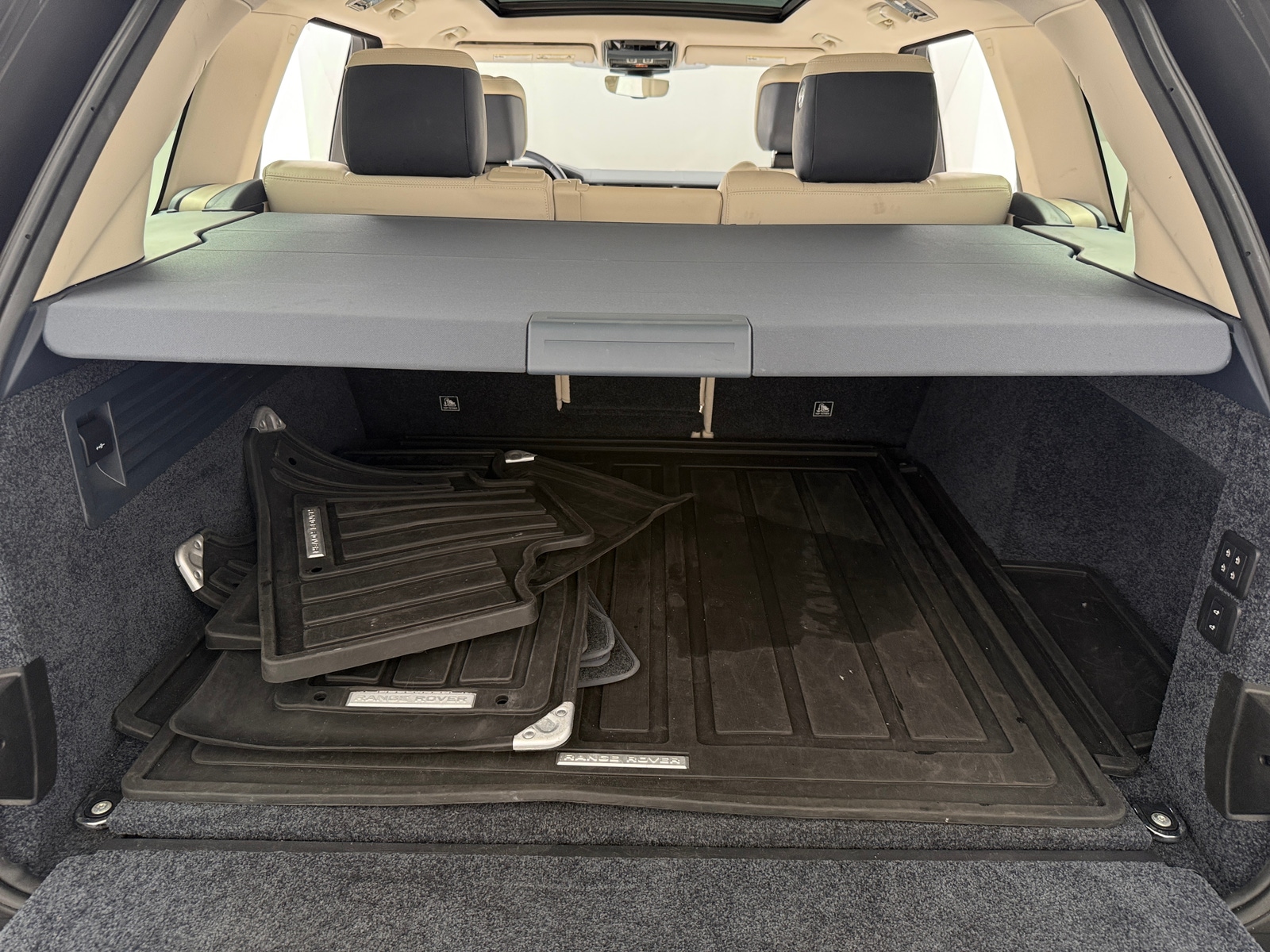 Thumbnail: 2020 Land Rover Range Rover - 6