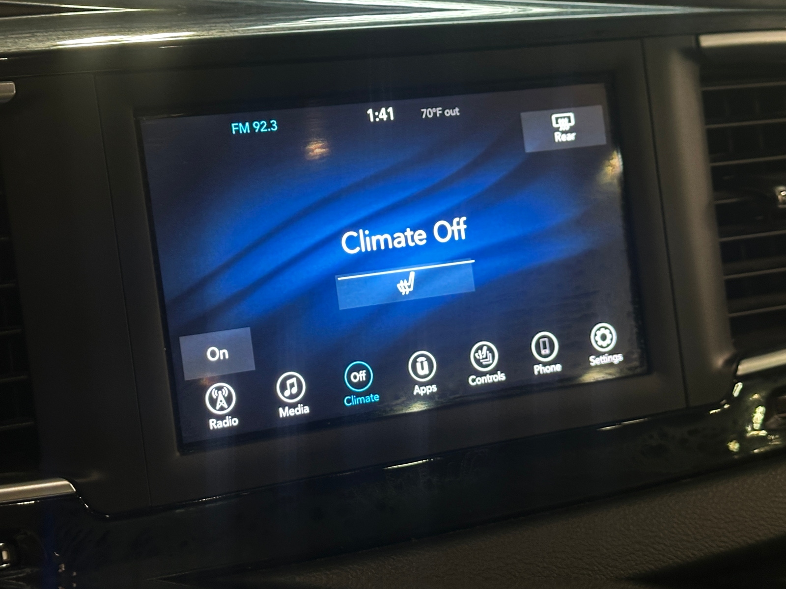 Thumbnail: 2018 Chrysler Pacifica - 3