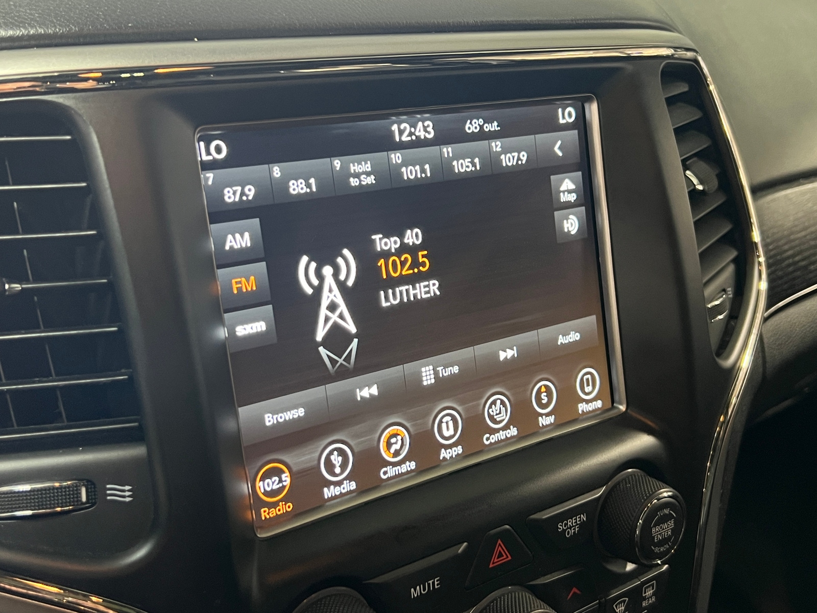 Thumbnail: 2018 Jeep Grand Cherokee - 3