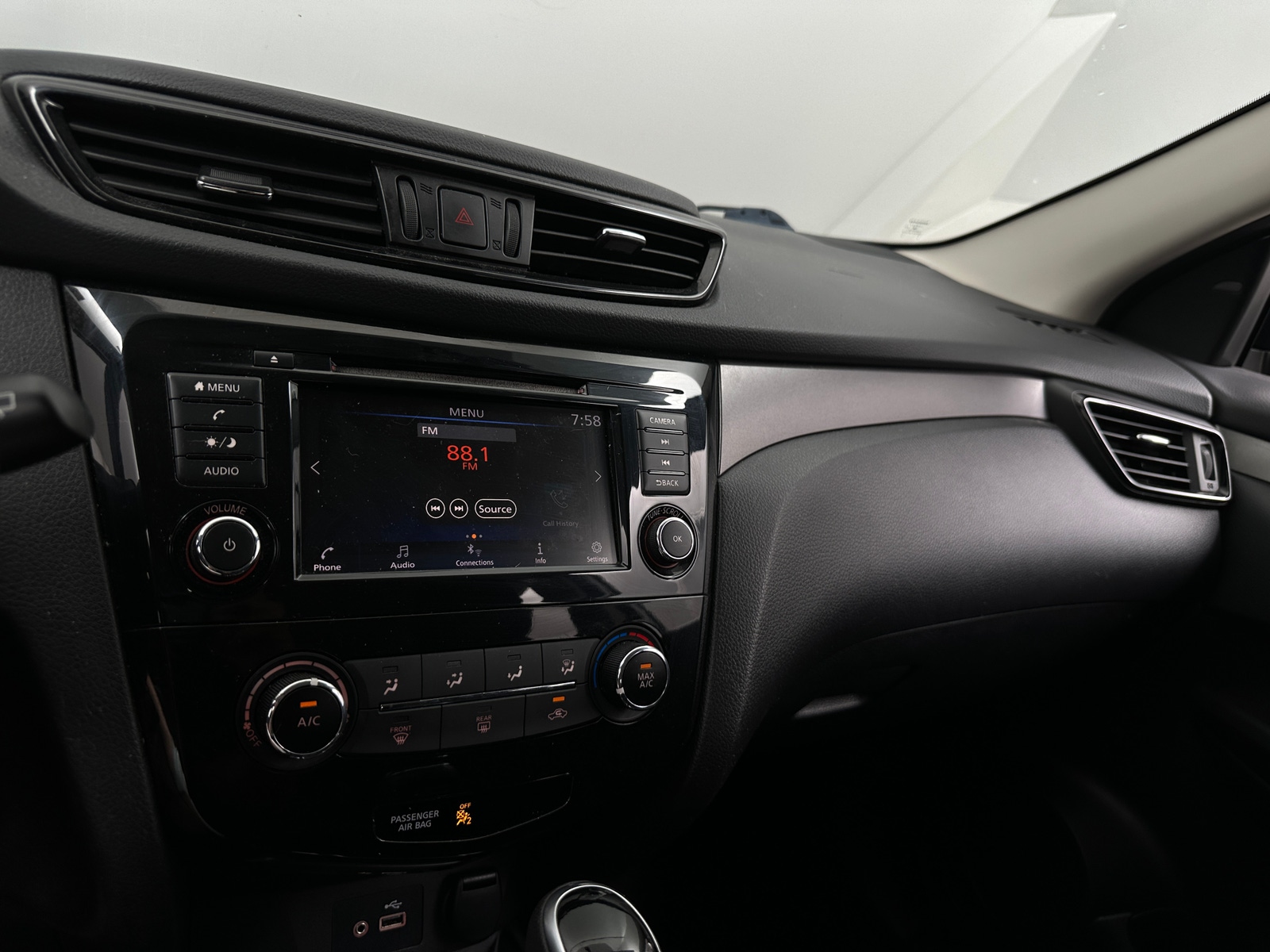 Thumbnail: 2019 Nissan Rogue Sport - 4
