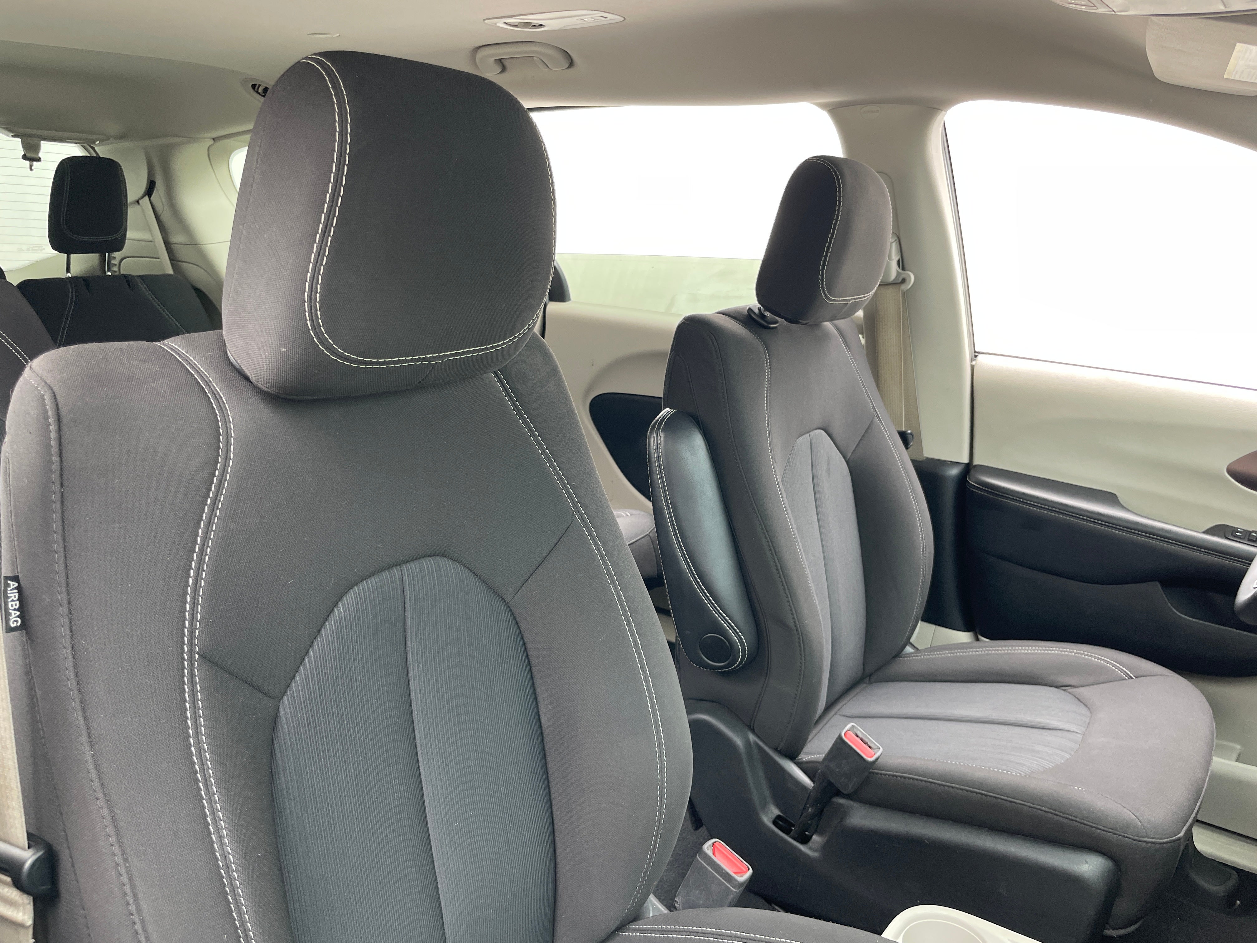 2023 Chrysler Voyager