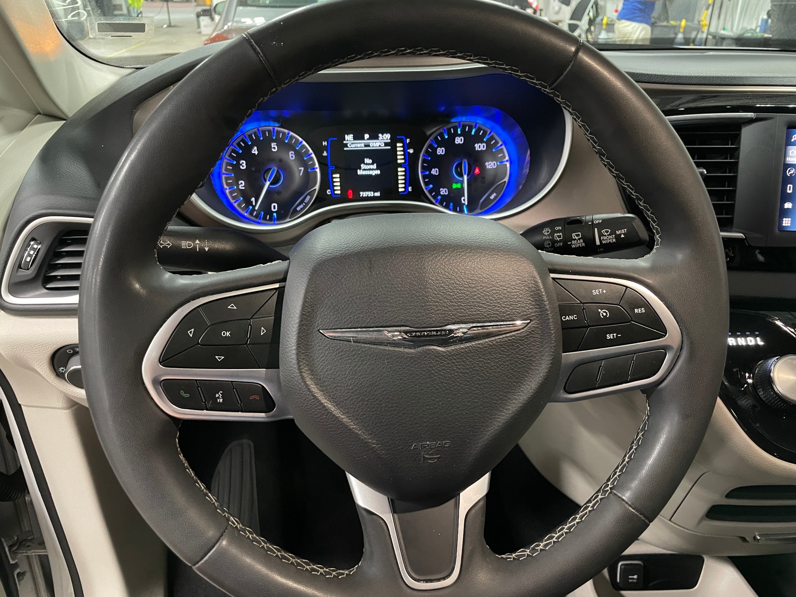 Thumbnail: 2023 Chrysler Voyager - 5