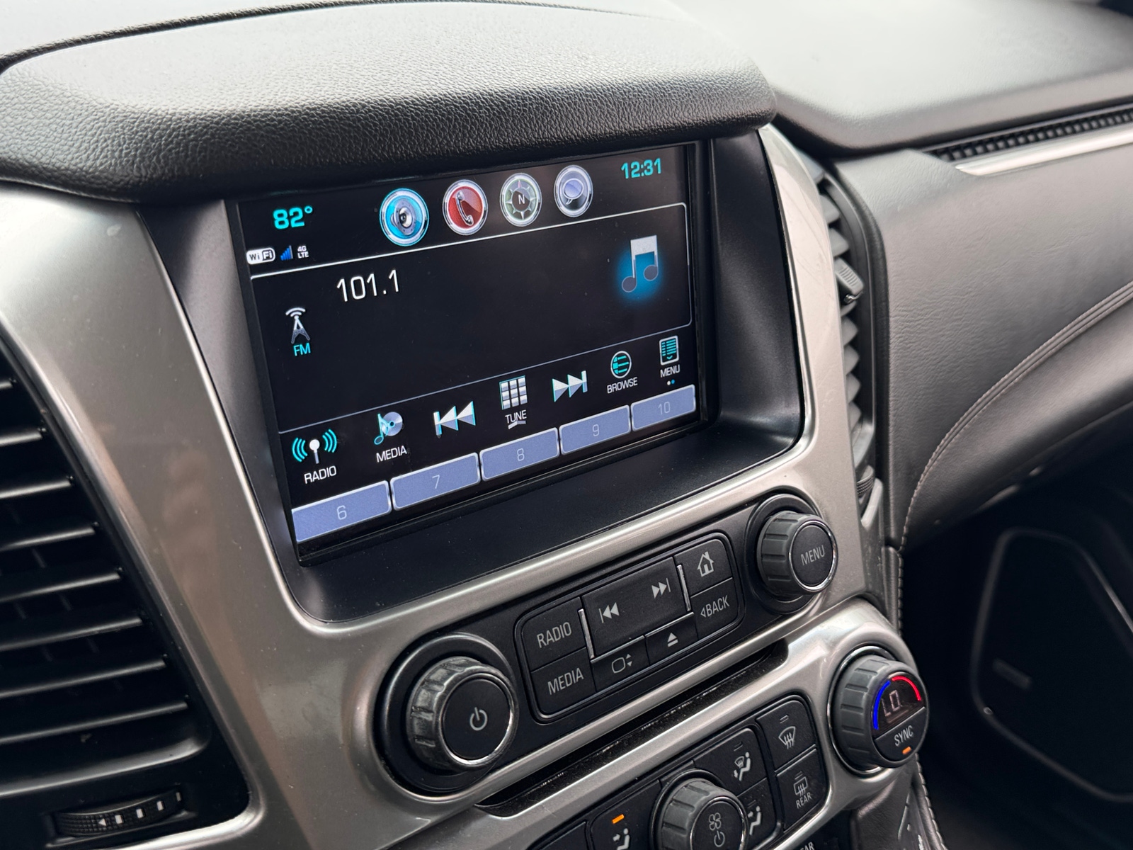 Thumbnail: 2019 Chevrolet Tahoe - 3