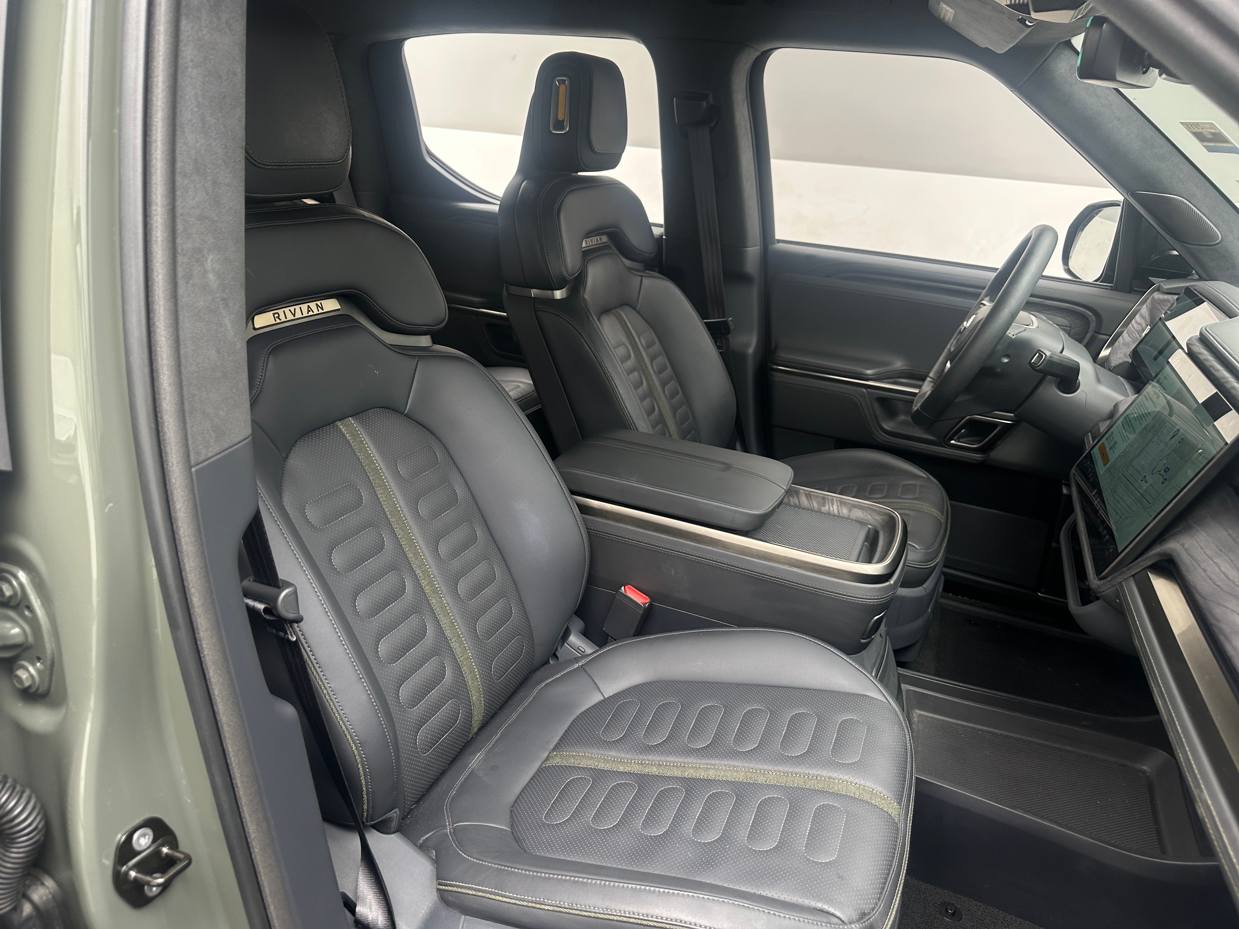 Used 2022 Rivian R1T Launch Edition with VIN 7FCTGAAL4NN006167 for sale in Pewaukee, WI