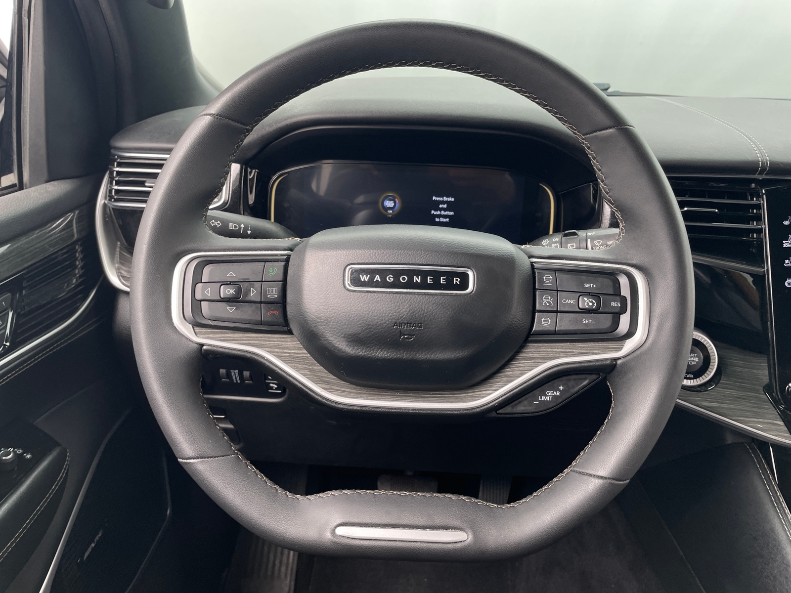 Thumbnail: 2022 Jeep Wagoneer - 4