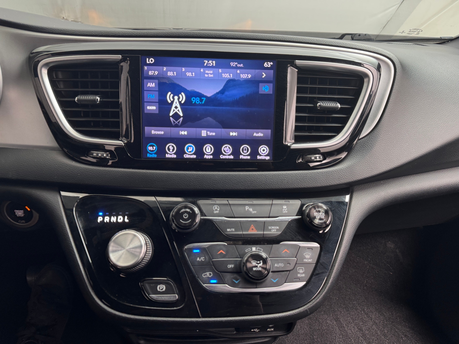 Thumbnail: 2018 Chrysler Pacifica - 3