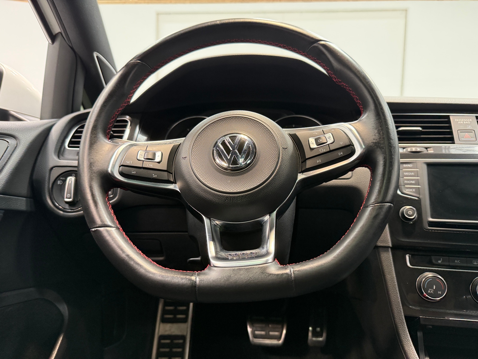 Thumbnail: 2017 Volkswagen Golf - 4