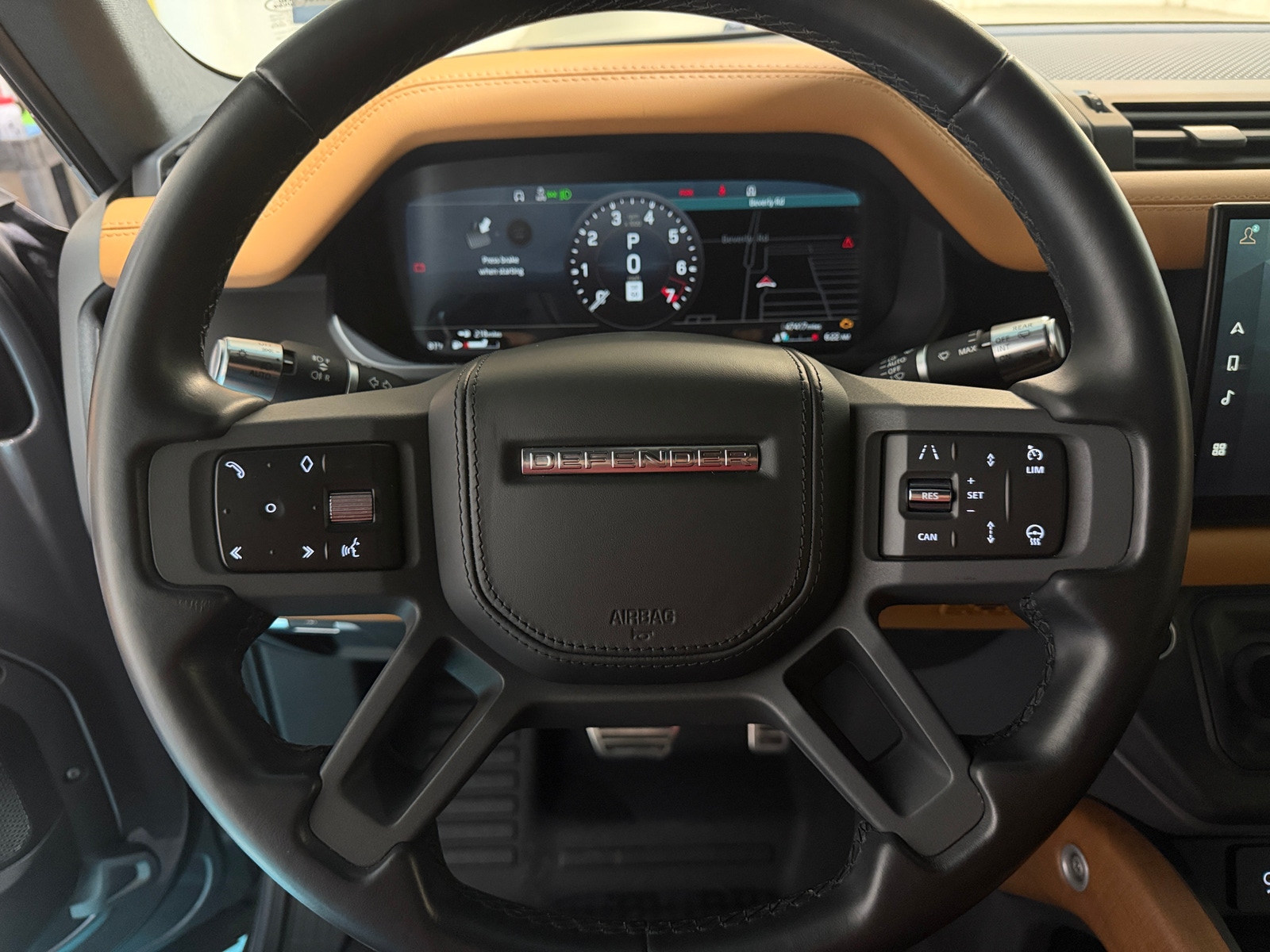 Thumbnail: 2022 Land Rover Defender - 4
