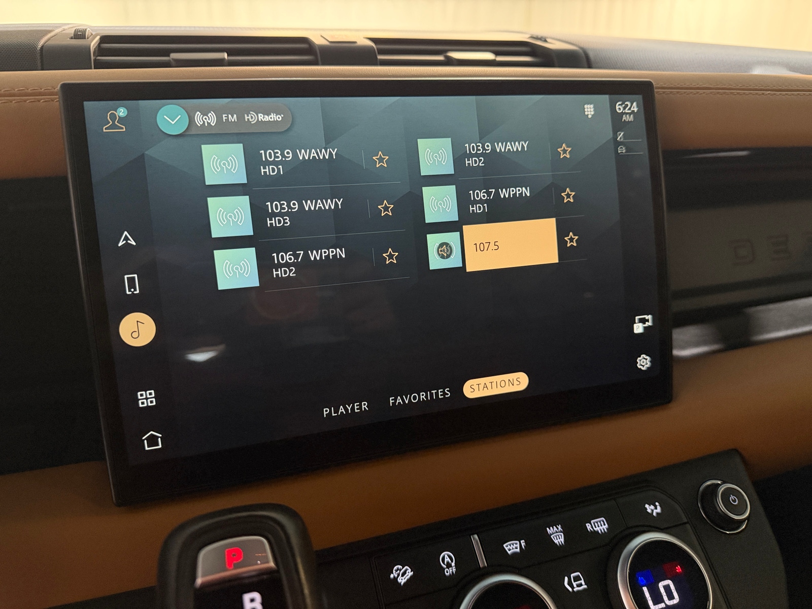 Thumbnail: 2022 Land Rover Defender - 3