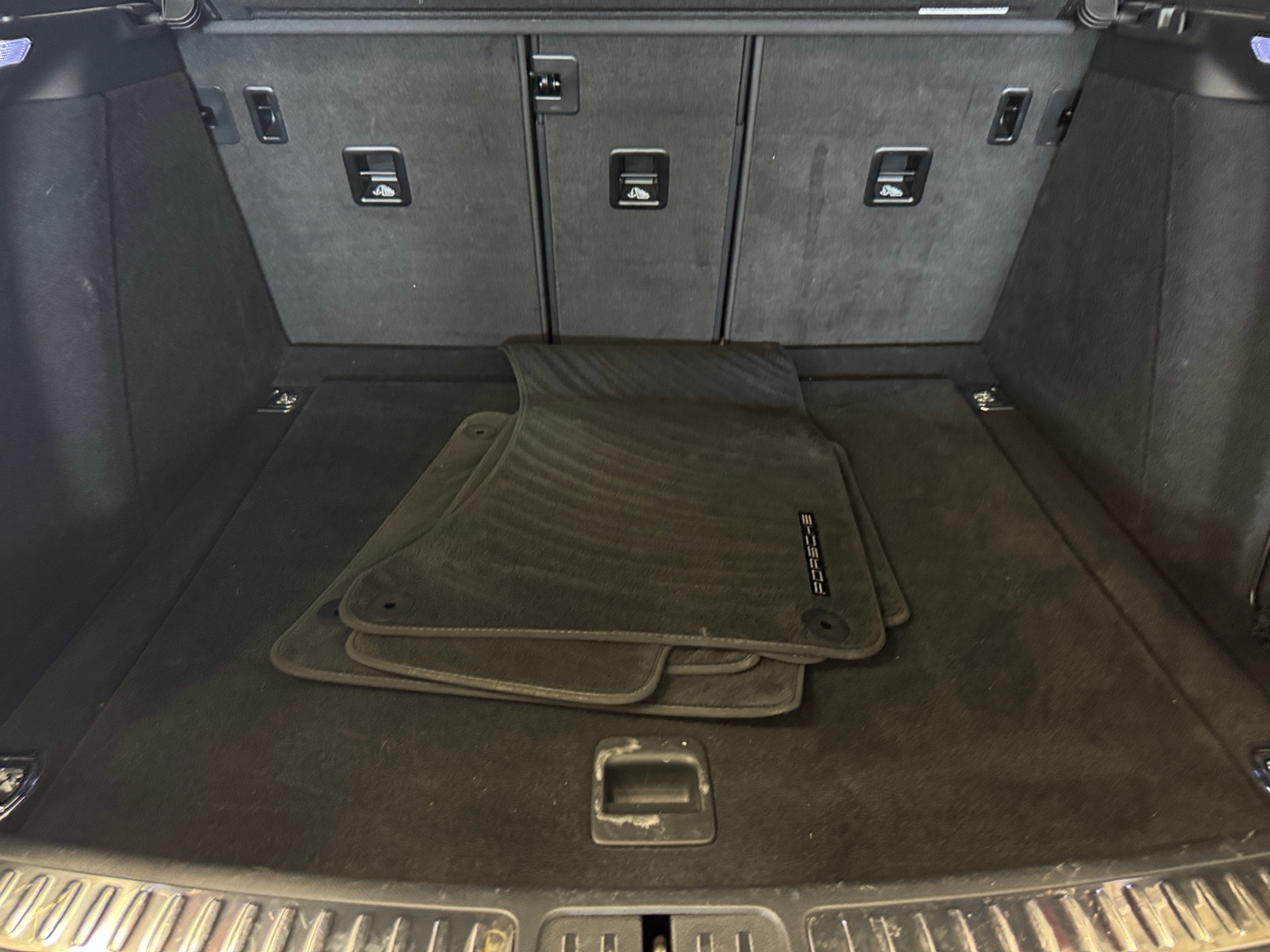 Thumbnail: 2023 Porsche Macan - 6