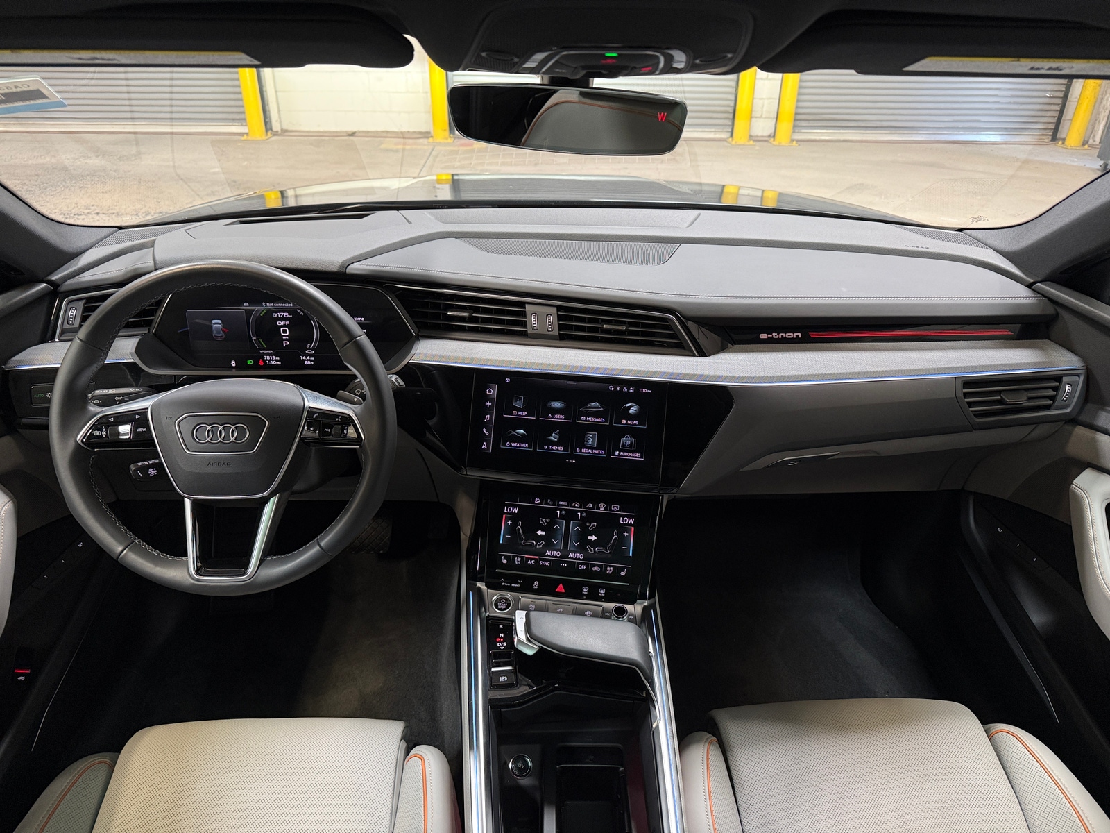 Thumbnail: 2024 Audi Q8 e-tron - 2