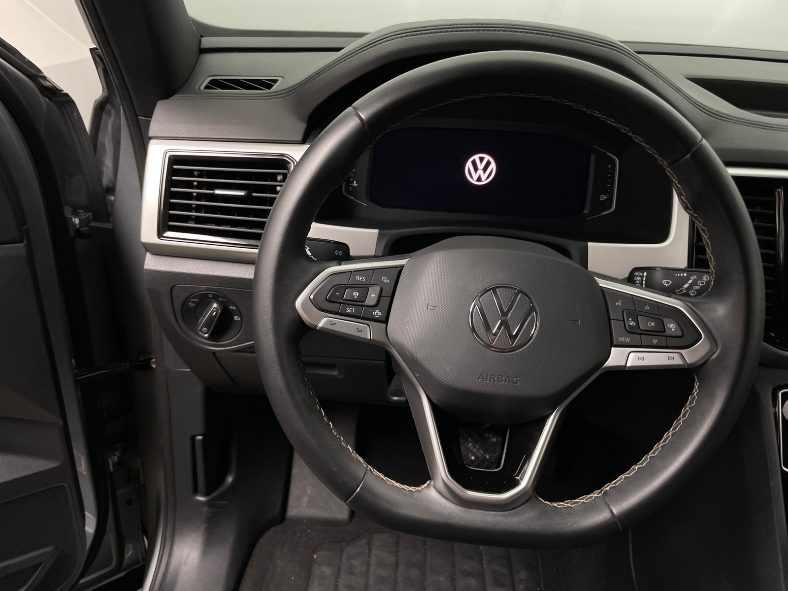 Thumbnail: 2023 Volkswagen Atlas - 4