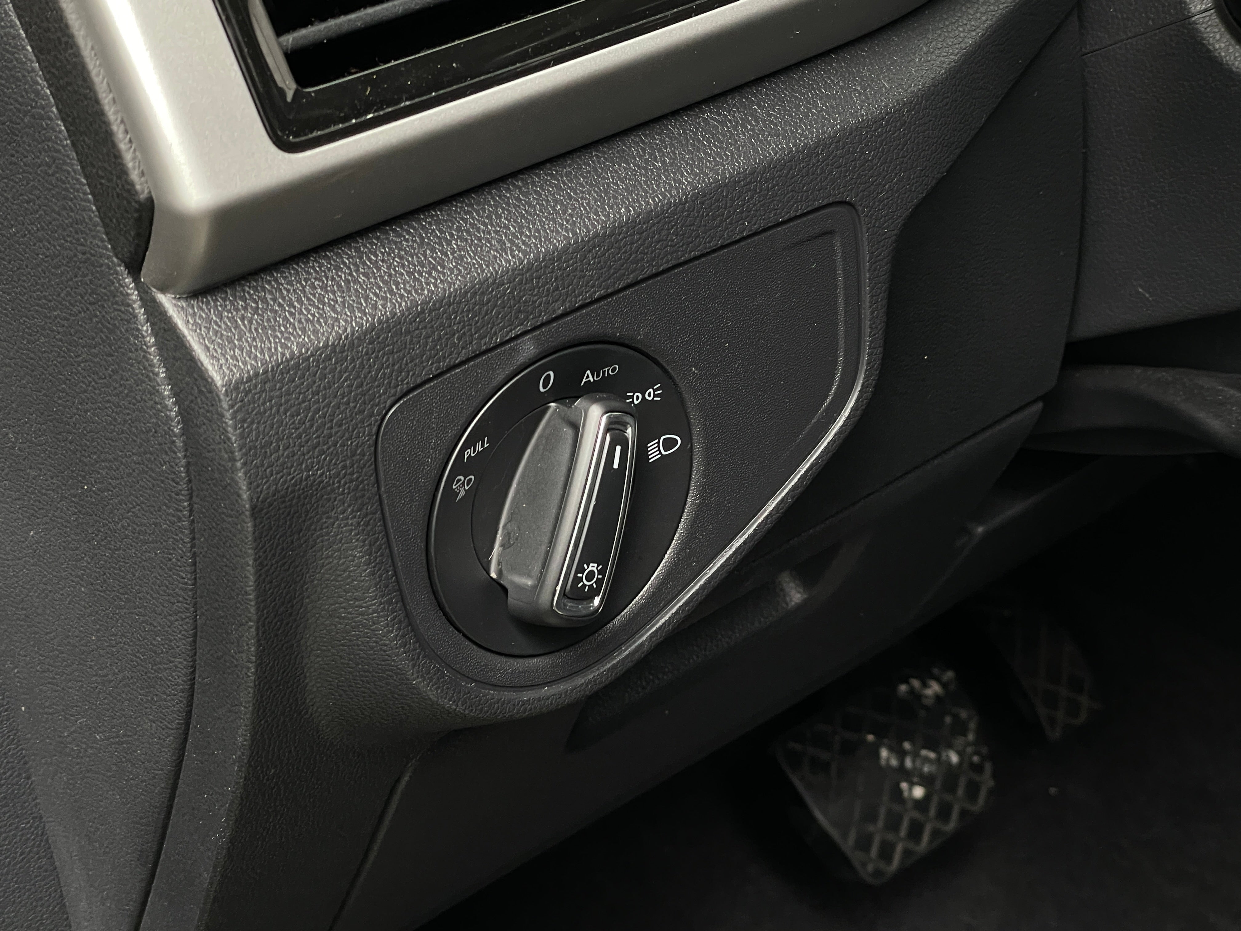 2023 Volkswagen Atlas Cross Sport SE w/Tech - Photo 3