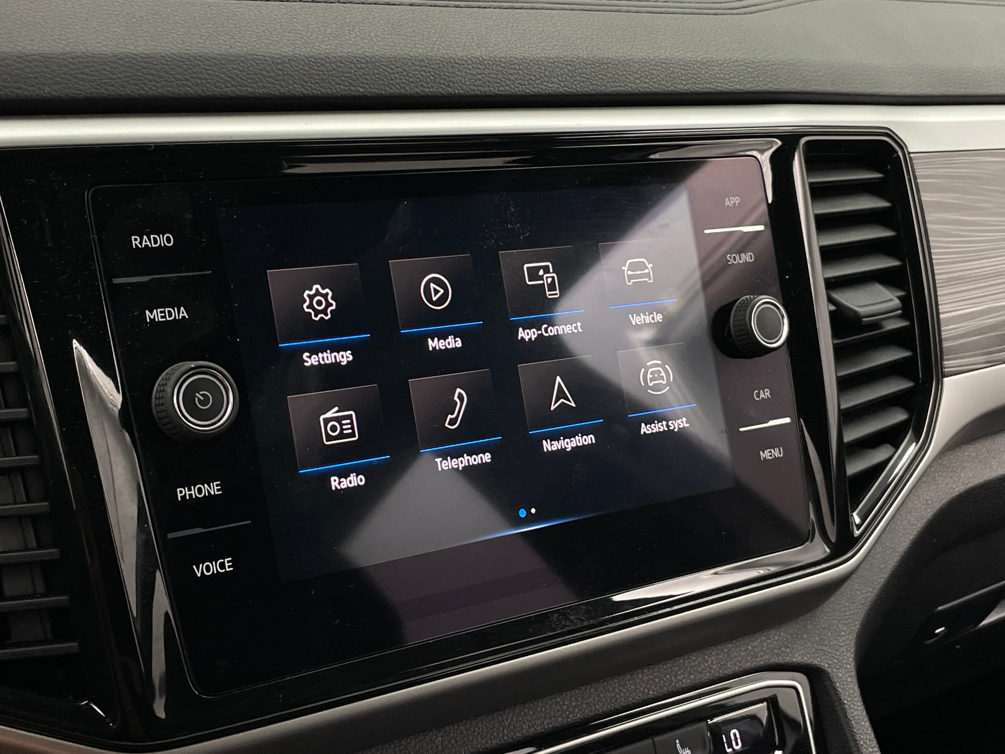 2023 Volkswagen Atlas Cross Sport SE w/Tech - Photo 13