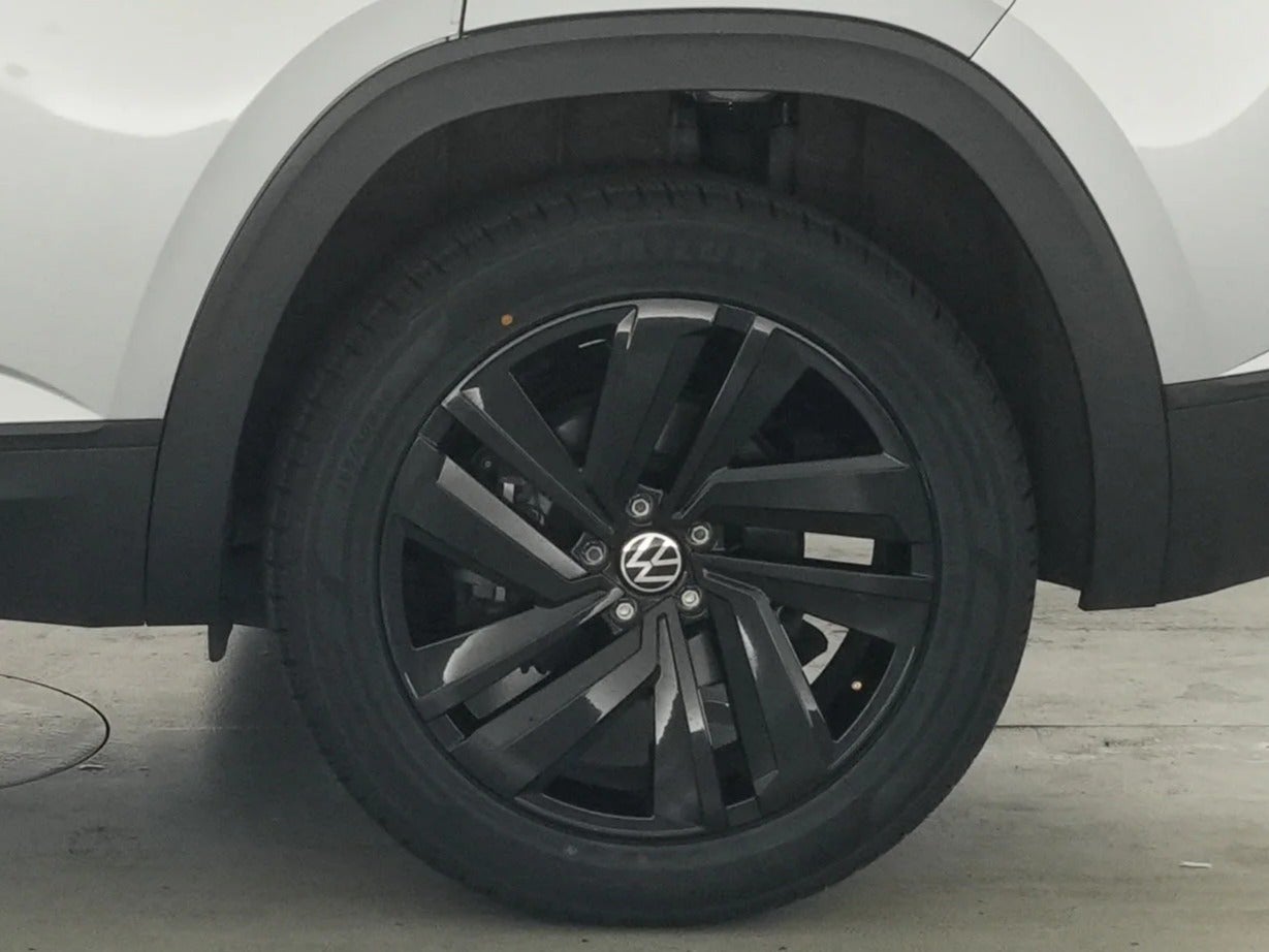 2023 Volkswagen Atlas Cross Sport SE w/Tech - Photo 18