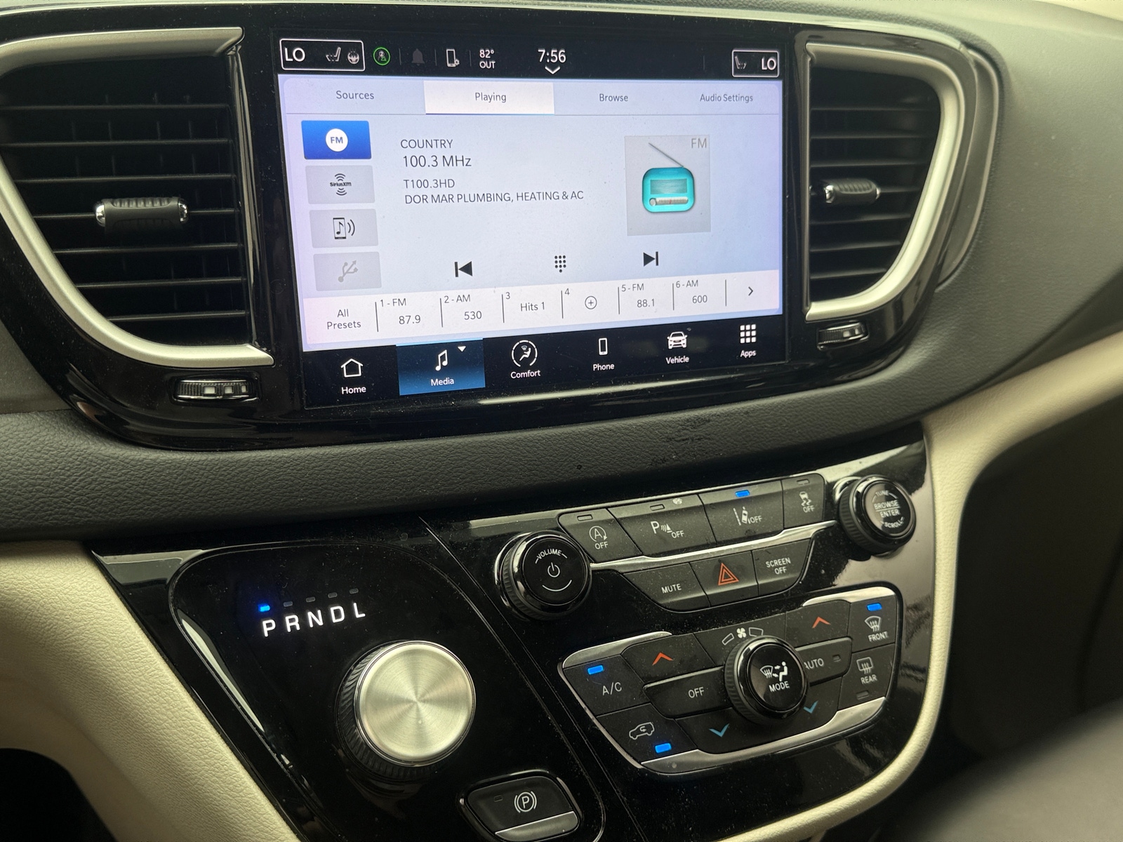 Thumbnail: 2023 Chrysler Pacifica - 3