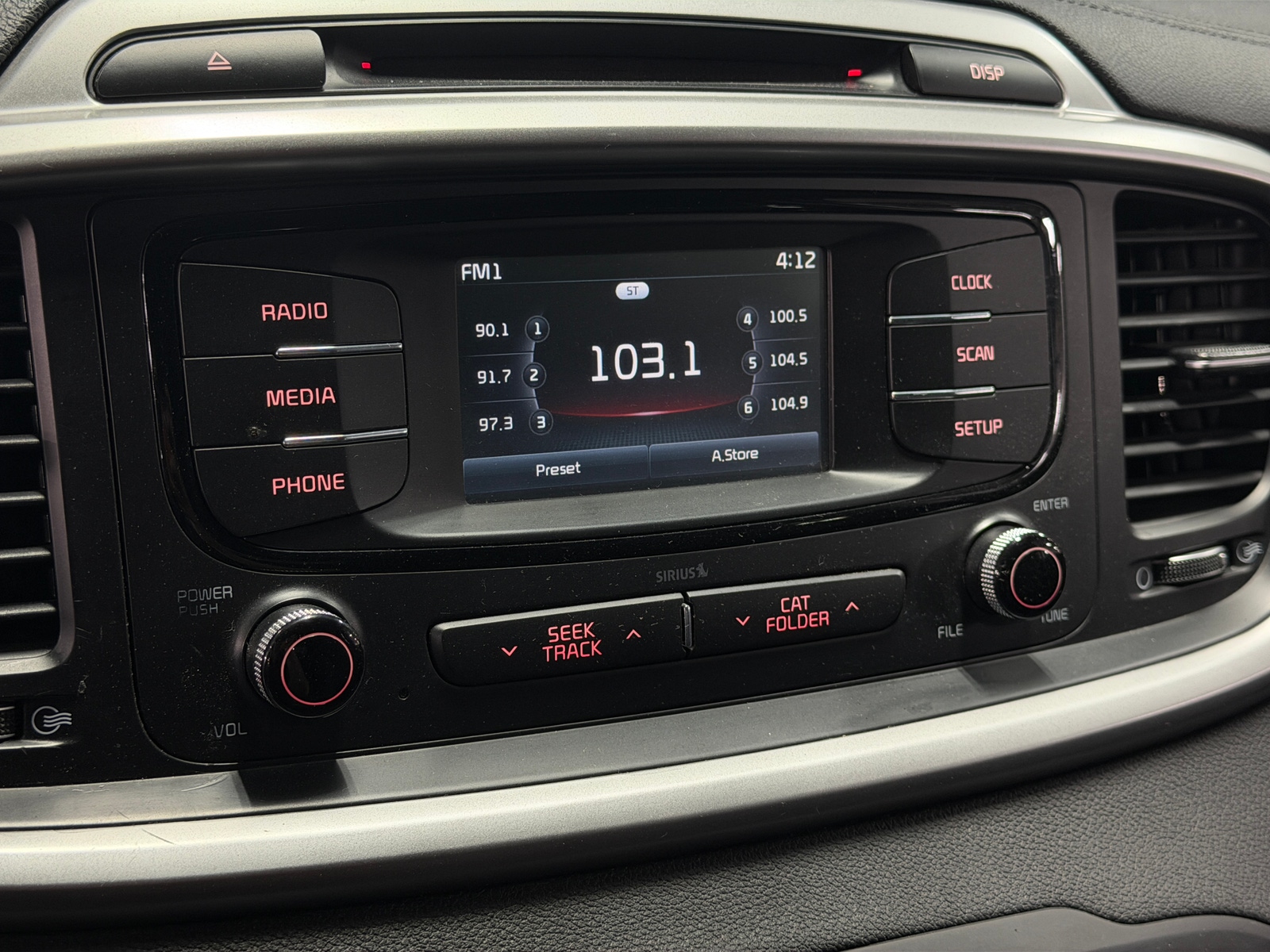 Thumbnail: 2017 Kia Sorento - 4