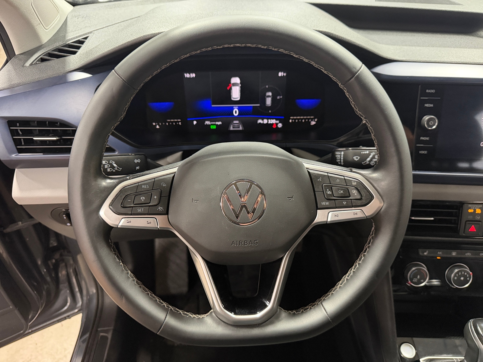 Thumbnail: 2023 Volkswagen Taos - 4