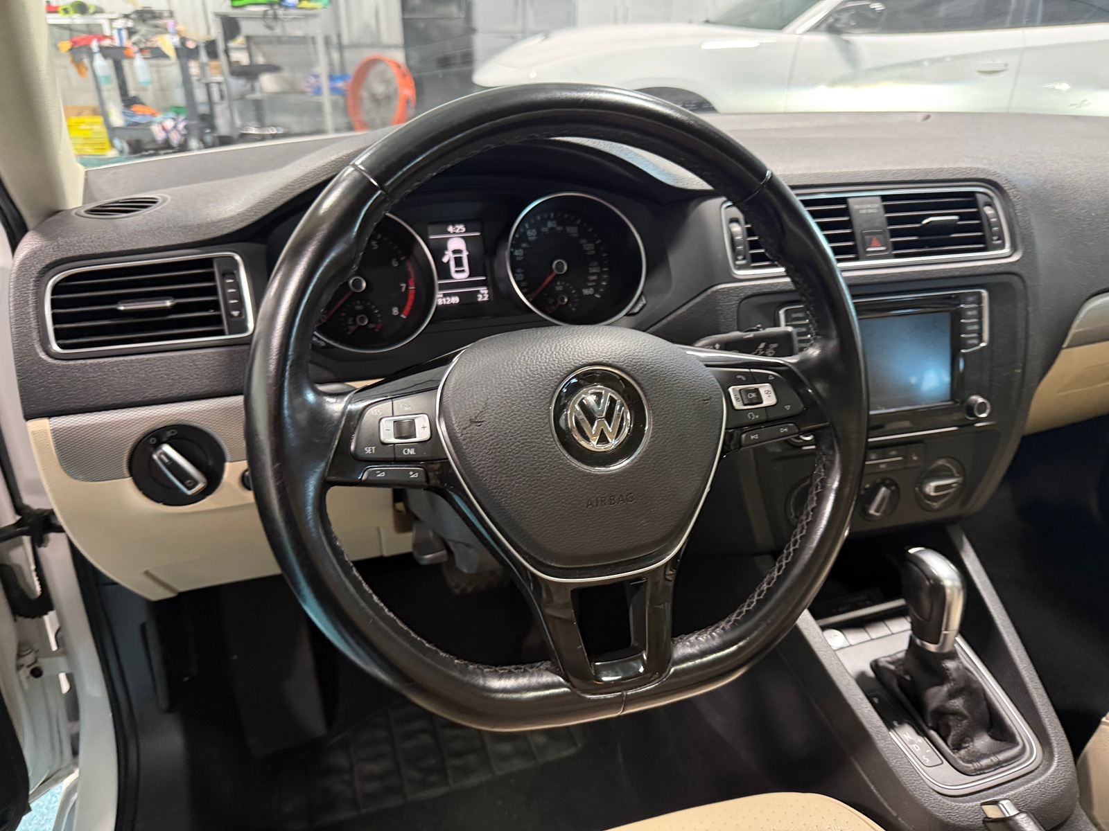 Thumbnail: 2017 Volkswagen Jetta - 4
