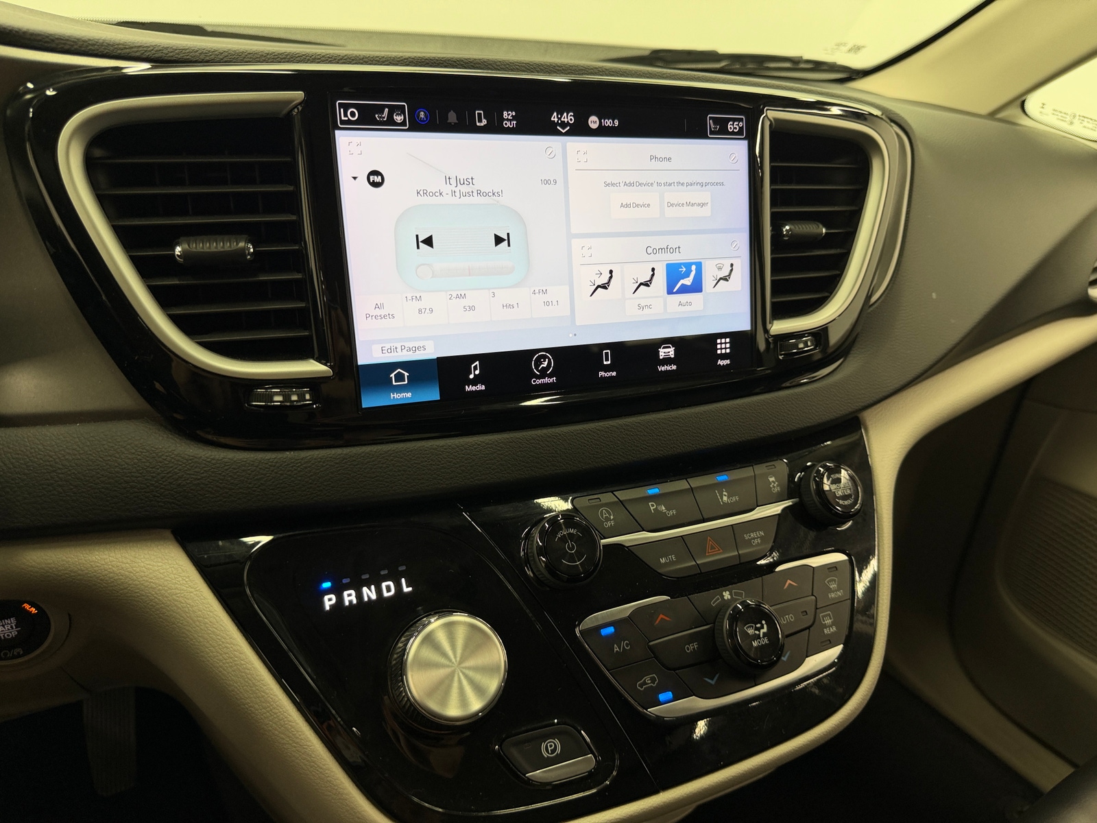 Thumbnail: 2024 Chrysler Pacifica - 3