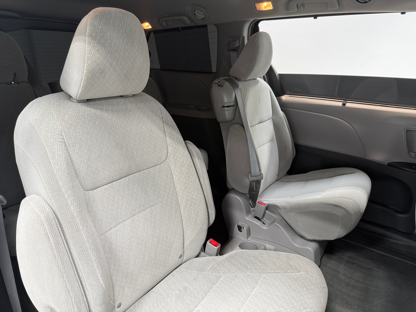 Thumbnail: 2018 Toyota Sienna - 6