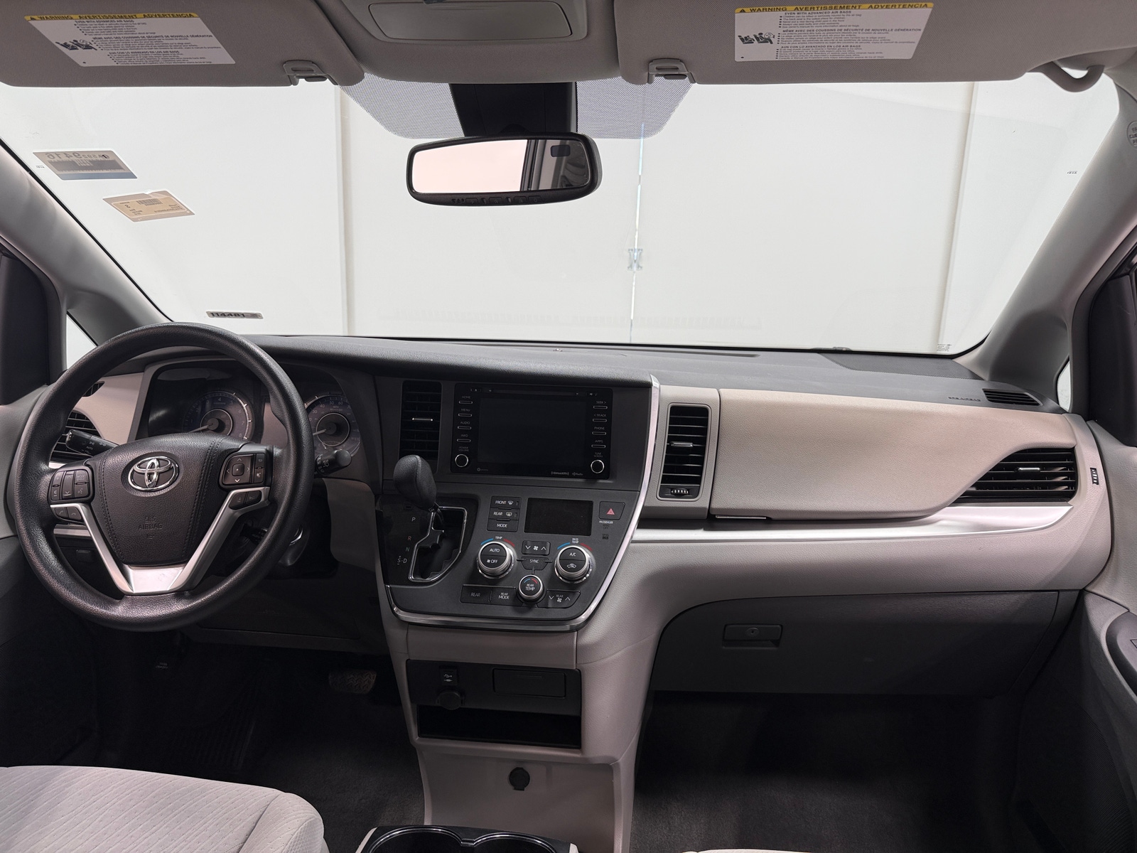 Thumbnail: 2018 Toyota Sienna - 3