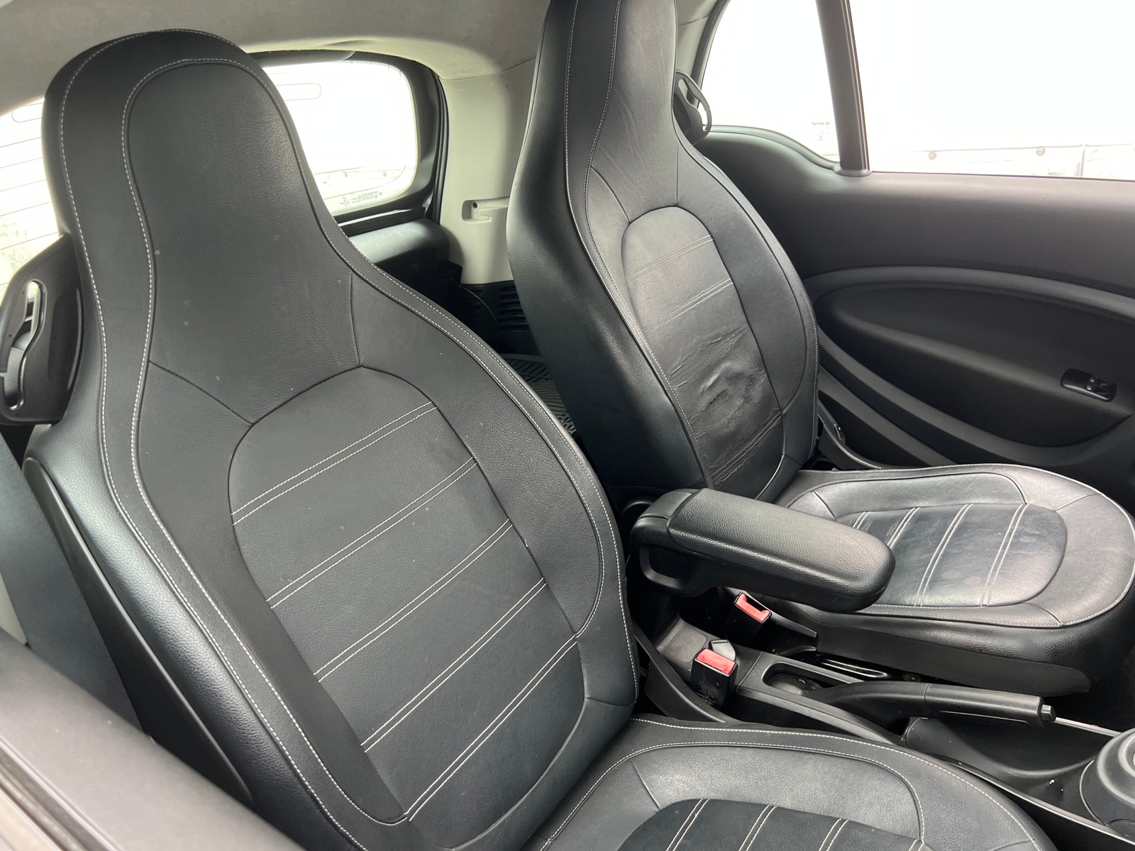 Thumbnail: 2017 smart fortwo - 2