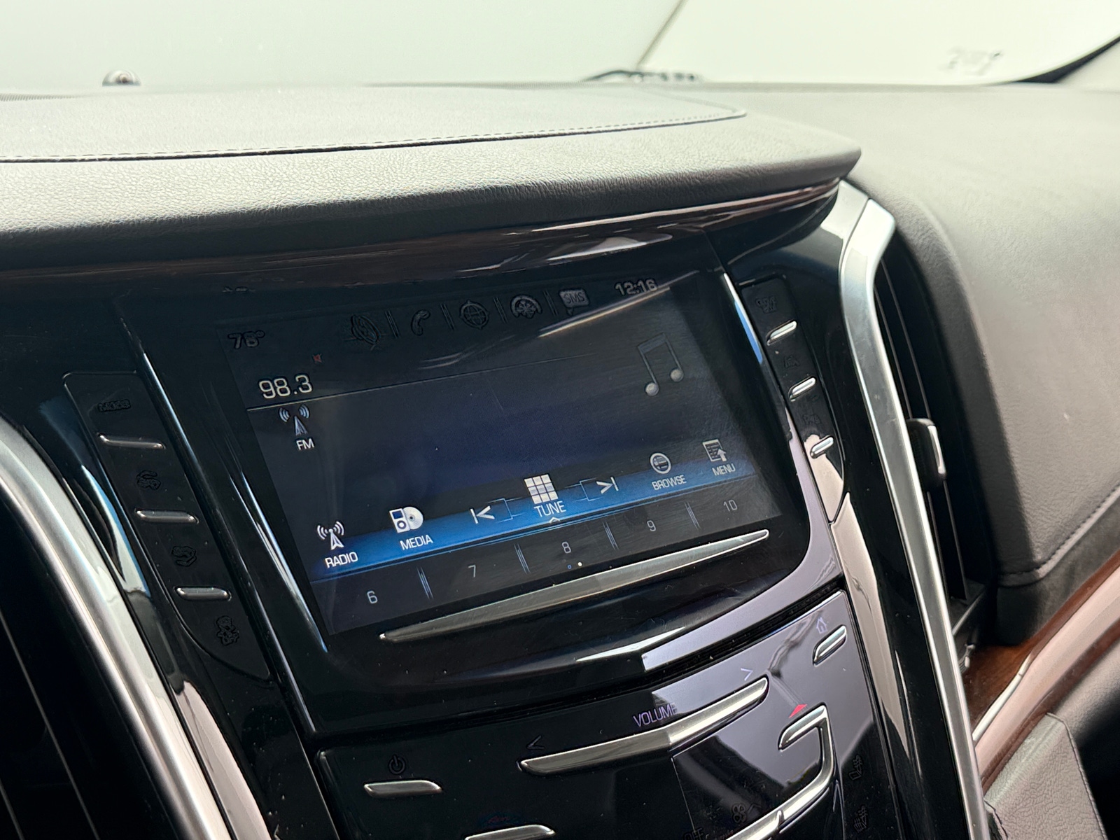 Thumbnail: 2018 Cadillac Escalade - 3
