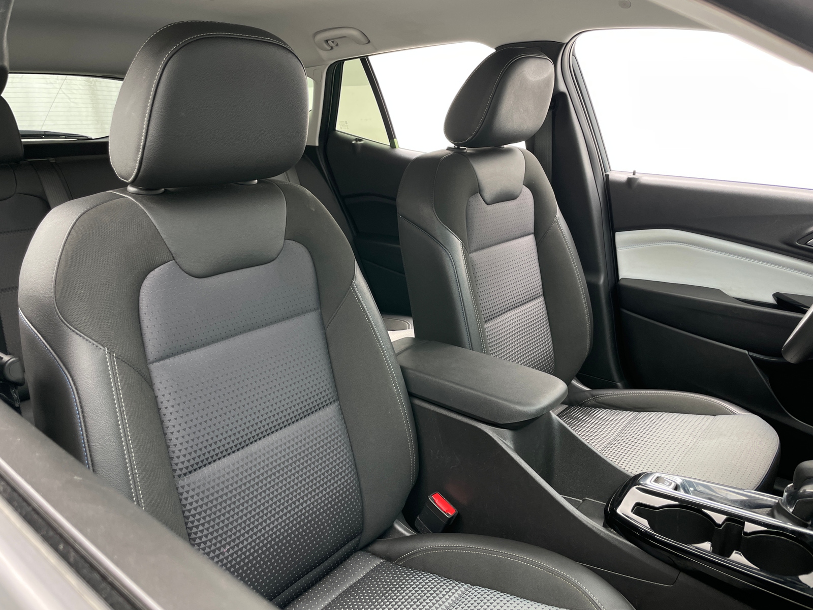 Thumbnail: 2025 Chevrolet Trax - 2