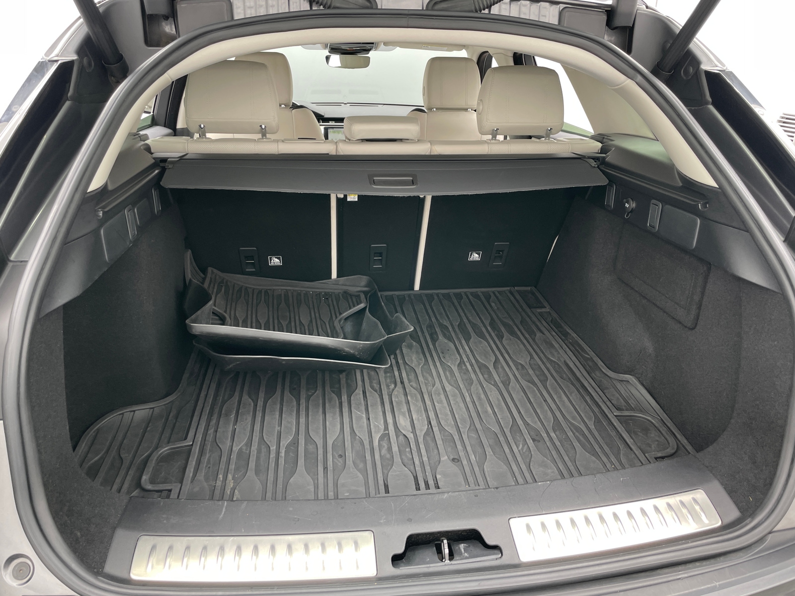 Thumbnail: 2019 Land Rover Range Rover Velar - 6