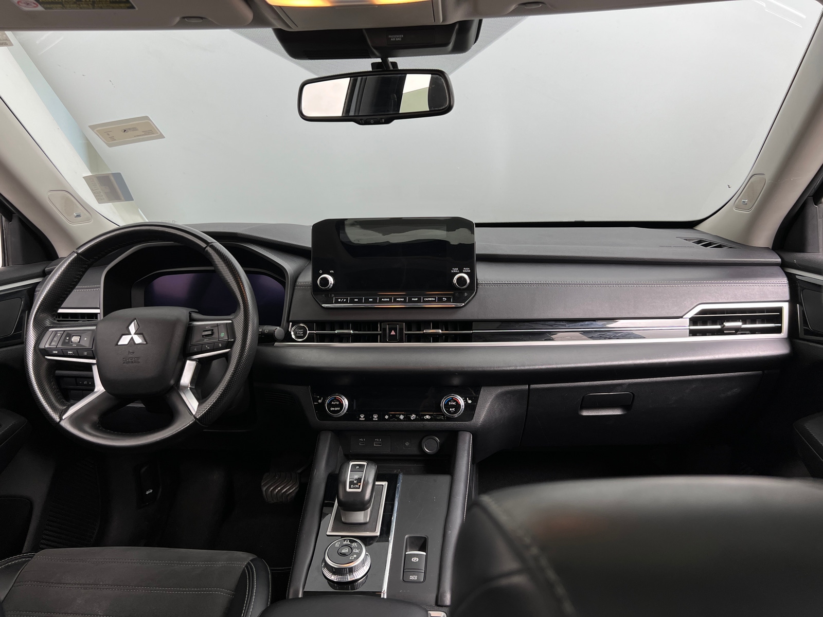 Thumbnail: 2024 Mitsubishi Outlander - 3