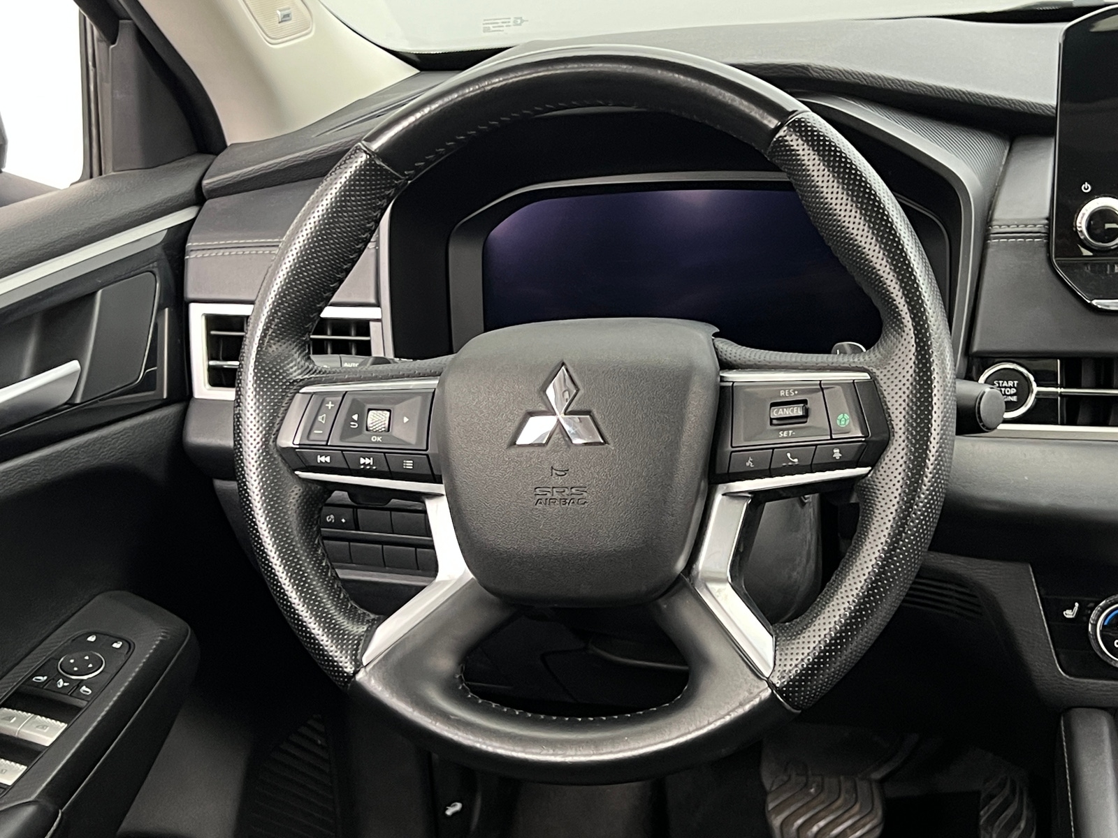 Thumbnail: 2024 Mitsubishi Outlander - 5