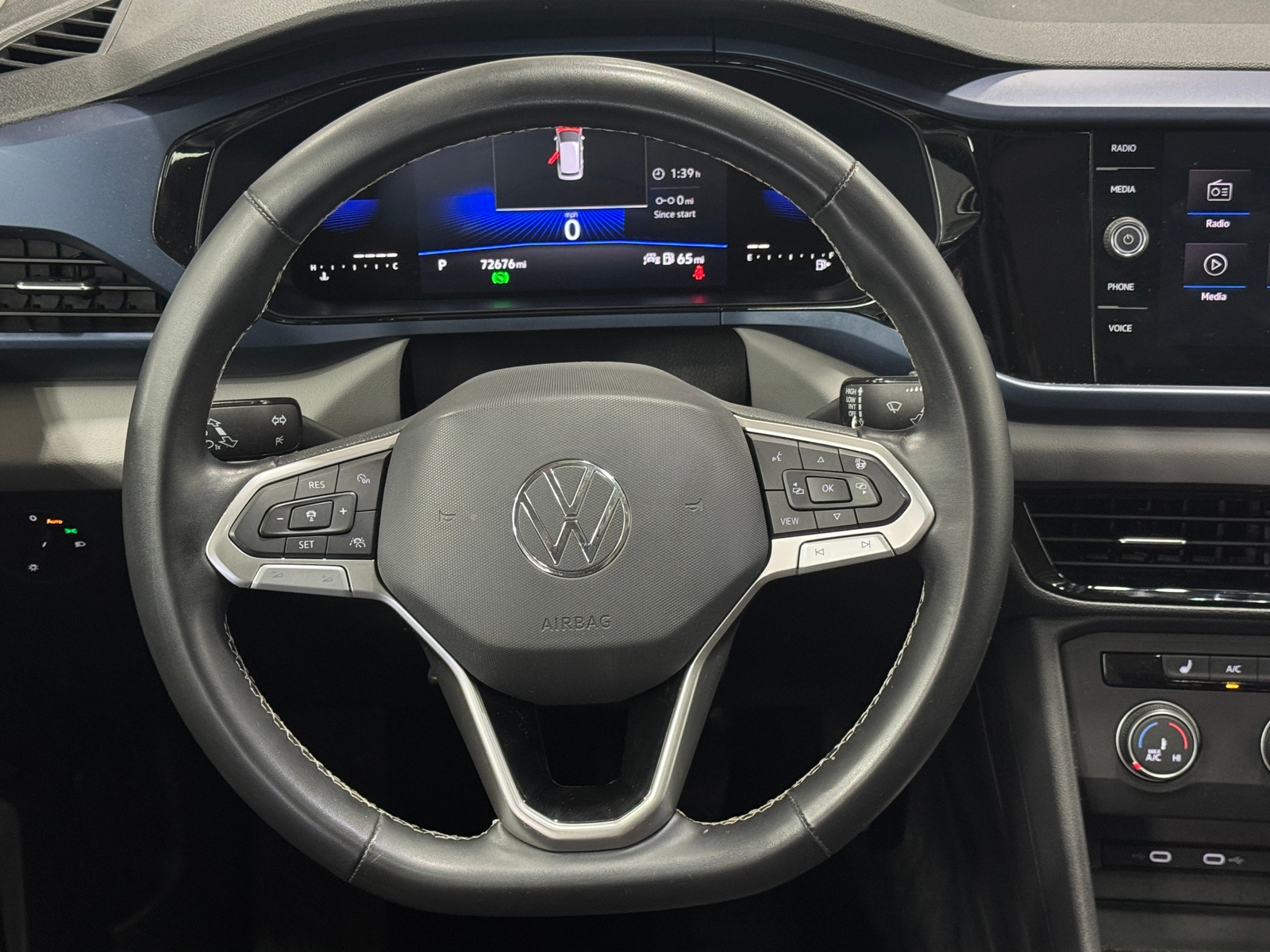 Thumbnail: 2022 Volkswagen Taos - 4