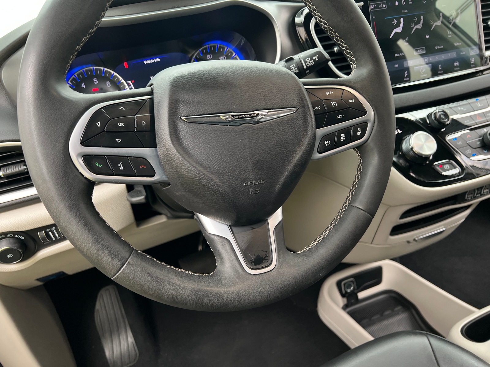 Thumbnail: 2024 Chrysler Pacifica - 4