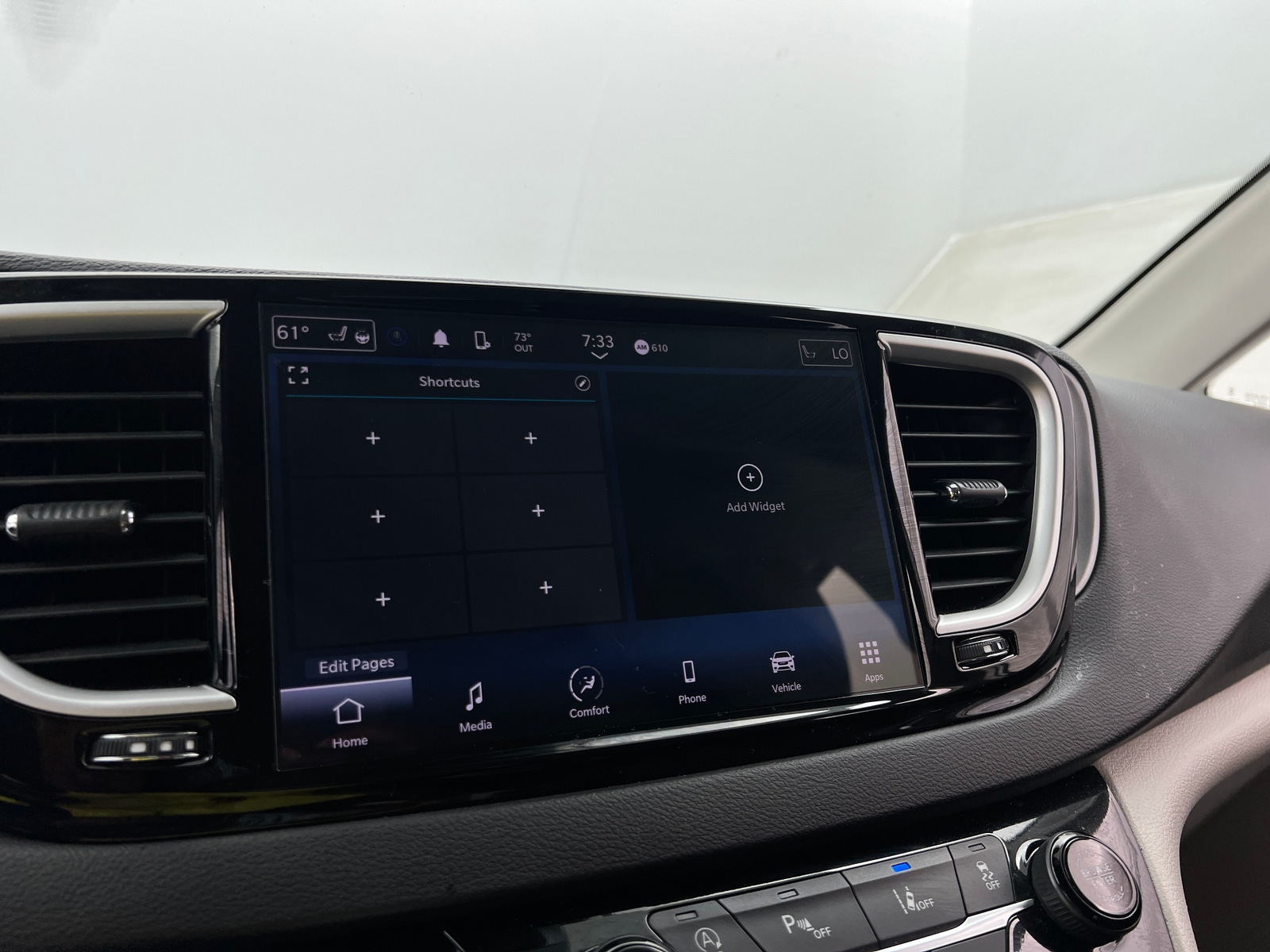 Thumbnail: 2024 Chrysler Pacifica - 3
