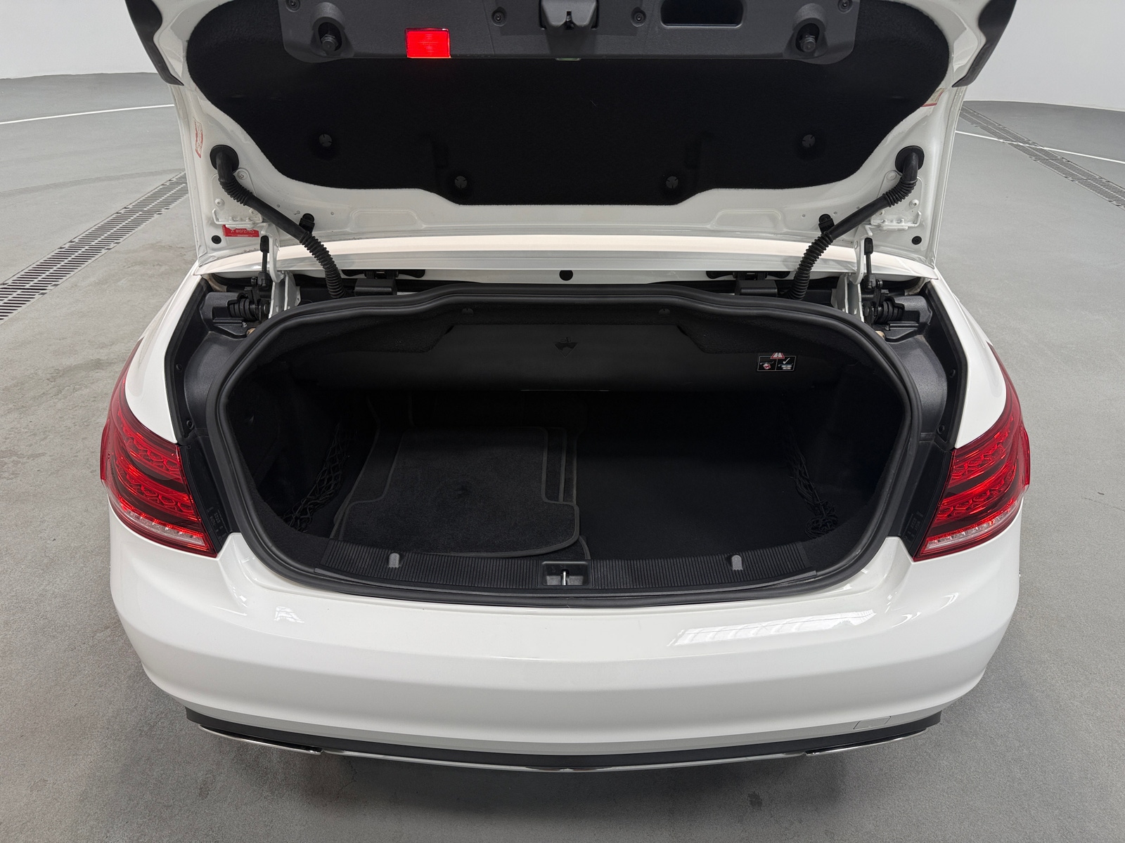 Thumbnail: 2014 Mercedes-Benz E-Class - 6