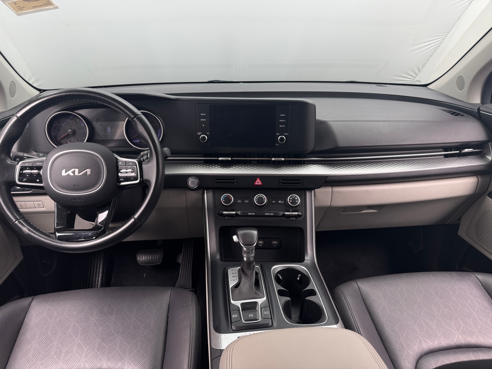 Thumbnail: 2022 Kia Carnival - 3