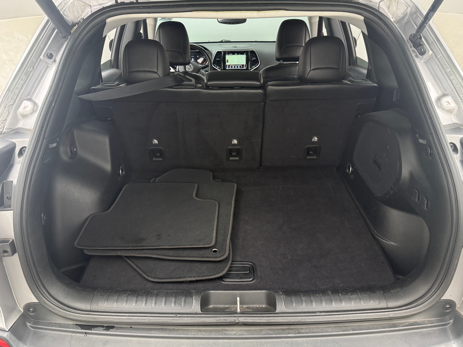 Thumbnail: 2019 Jeep Cherokee - 6
