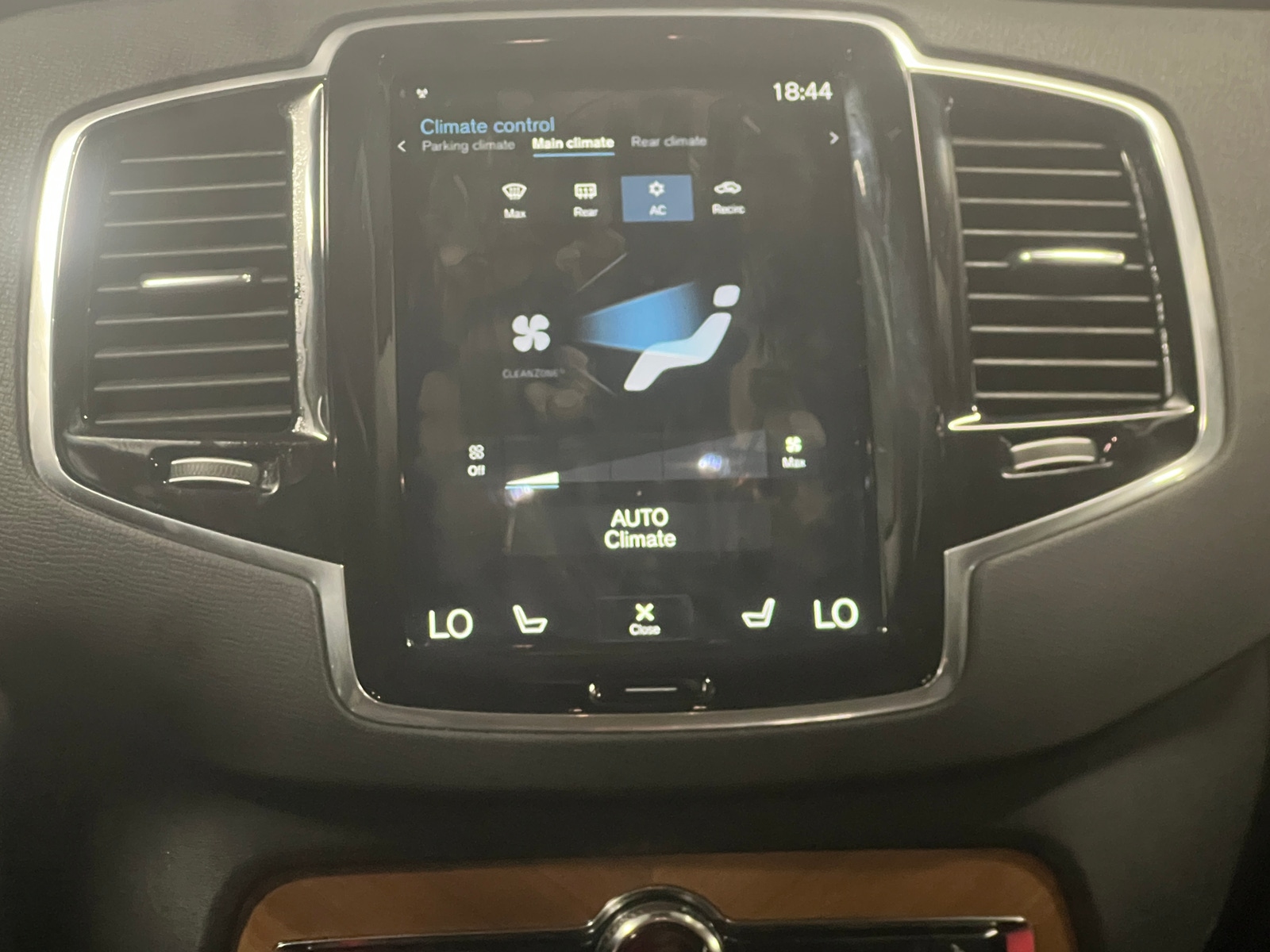 Thumbnail: 2022 Volvo XC90 - 3