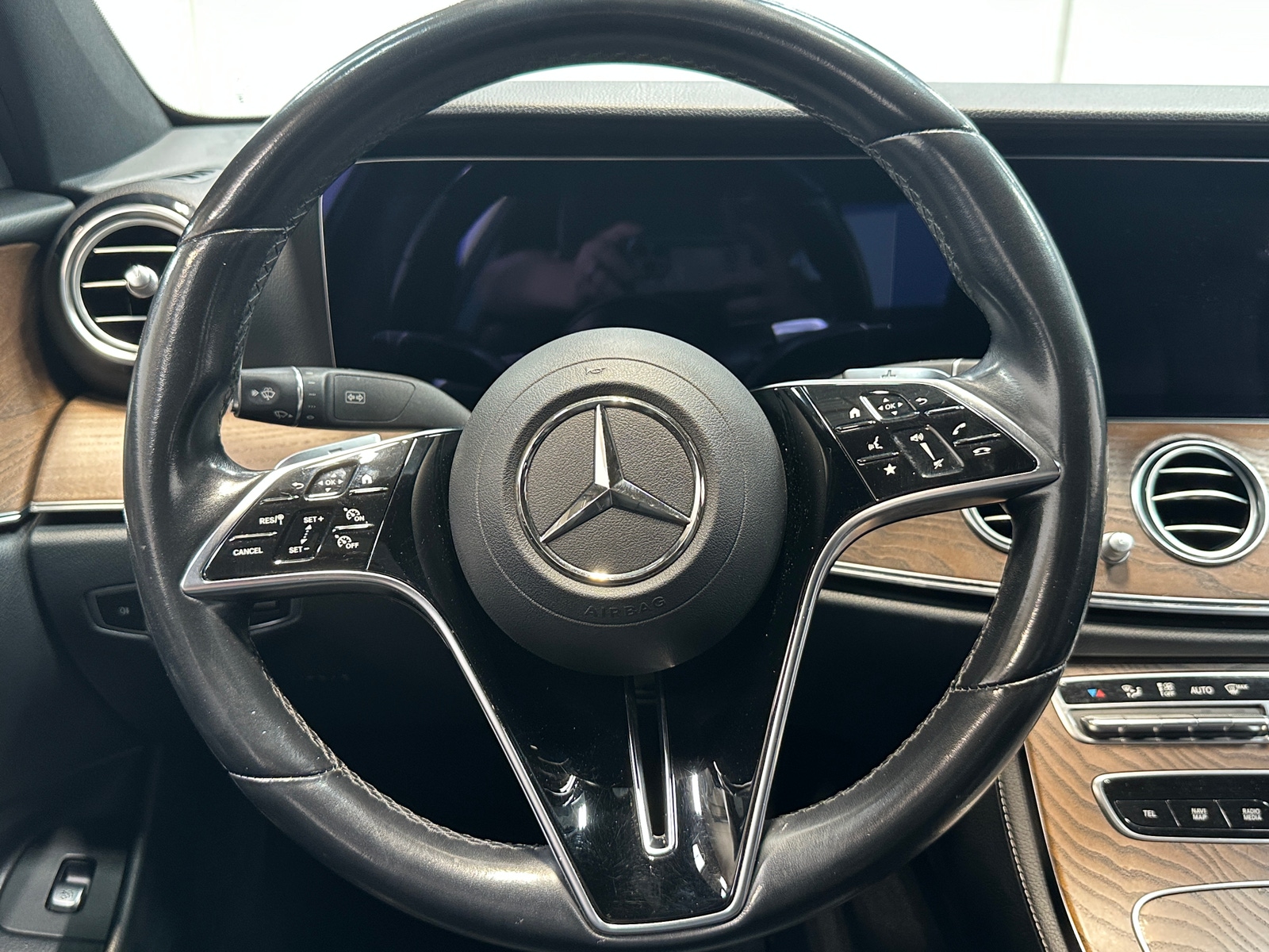 Thumbnail: 2021 Mercedes-Benz E-Class - 4