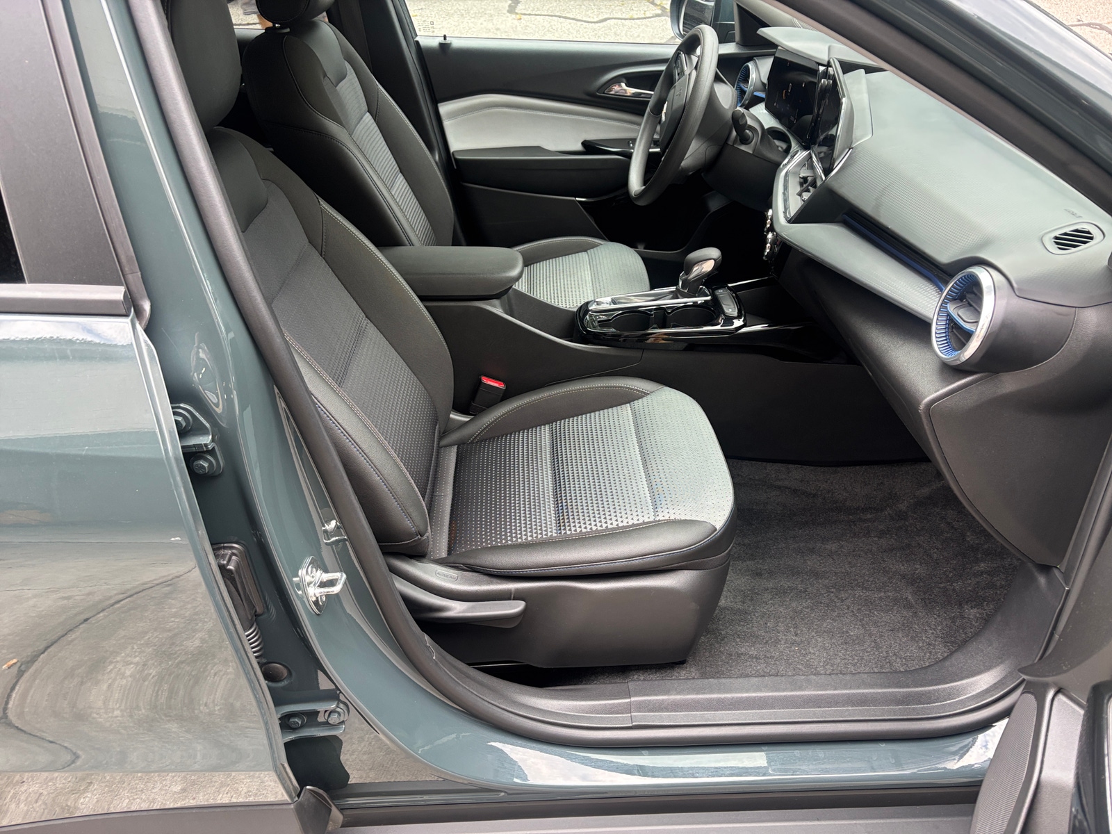 Thumbnail: 2025 Chevrolet Trax - 2