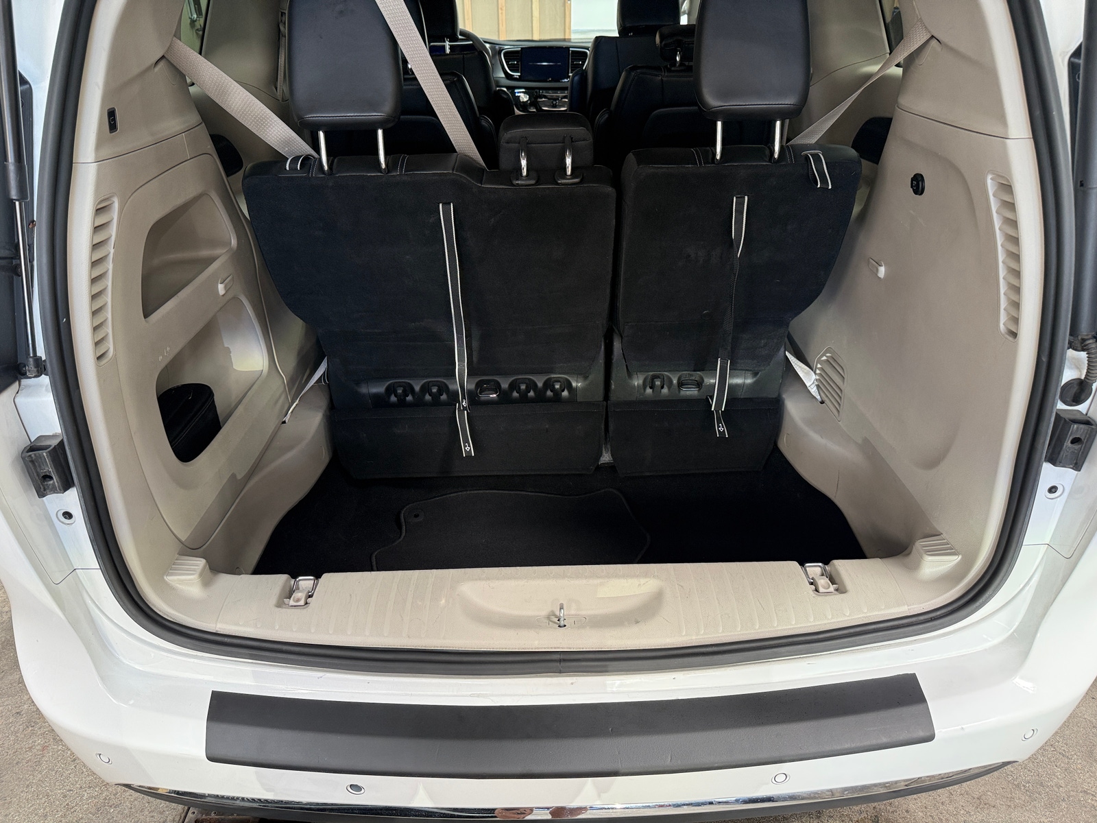 Thumbnail: 2024 Chrysler Pacifica - 6