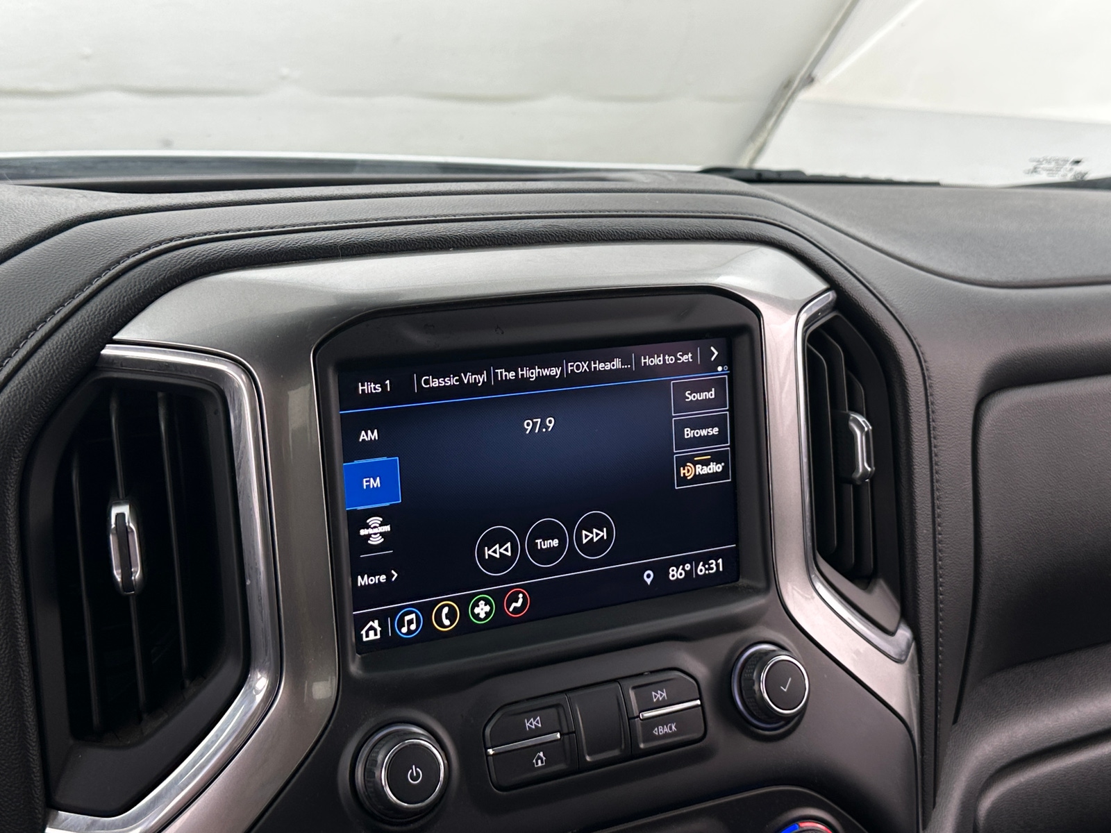 Thumbnail: 2019 Chevrolet Silverado 1500 - 4