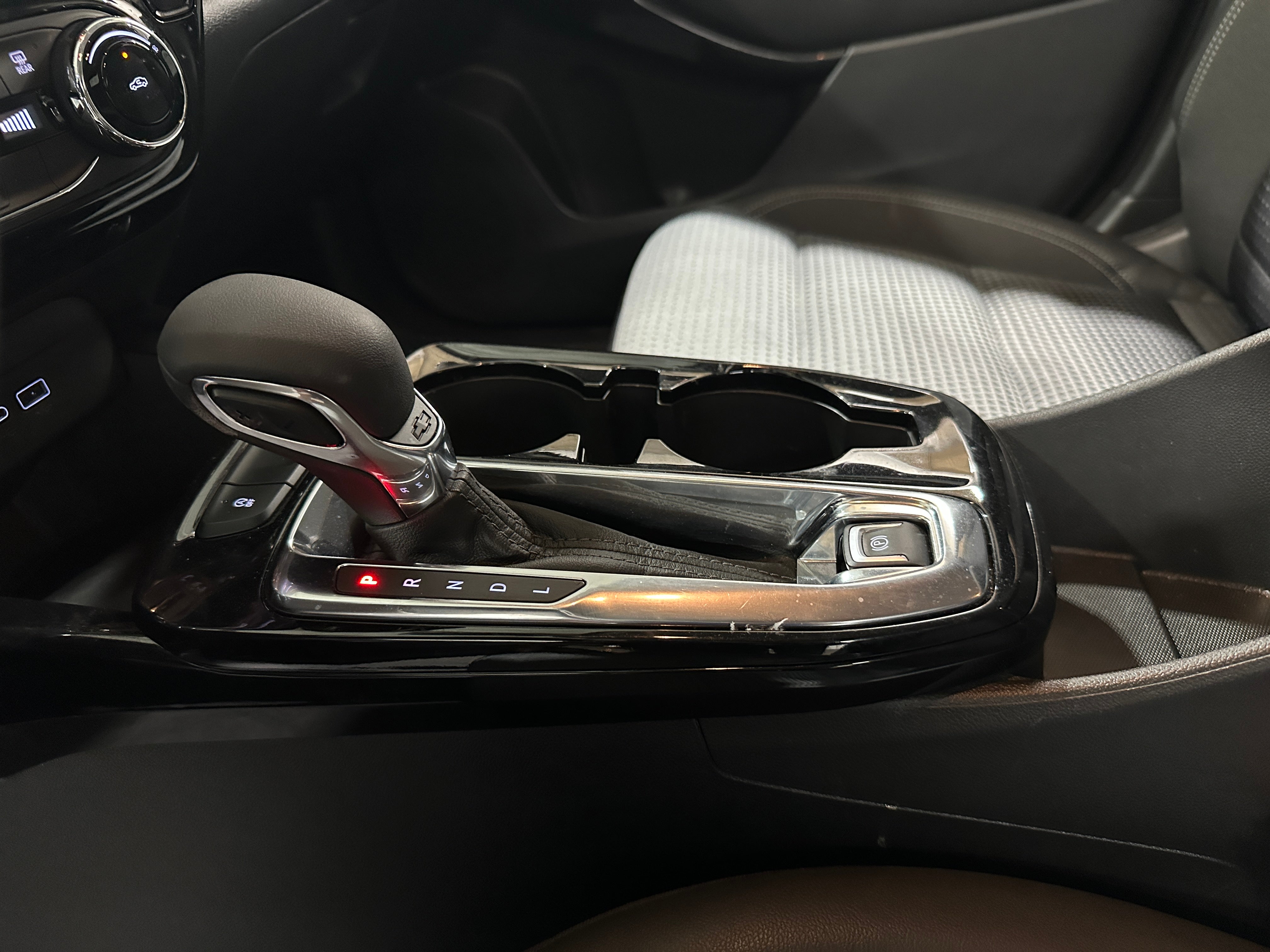 2025 Chevrolet Trax LT - Photo 7