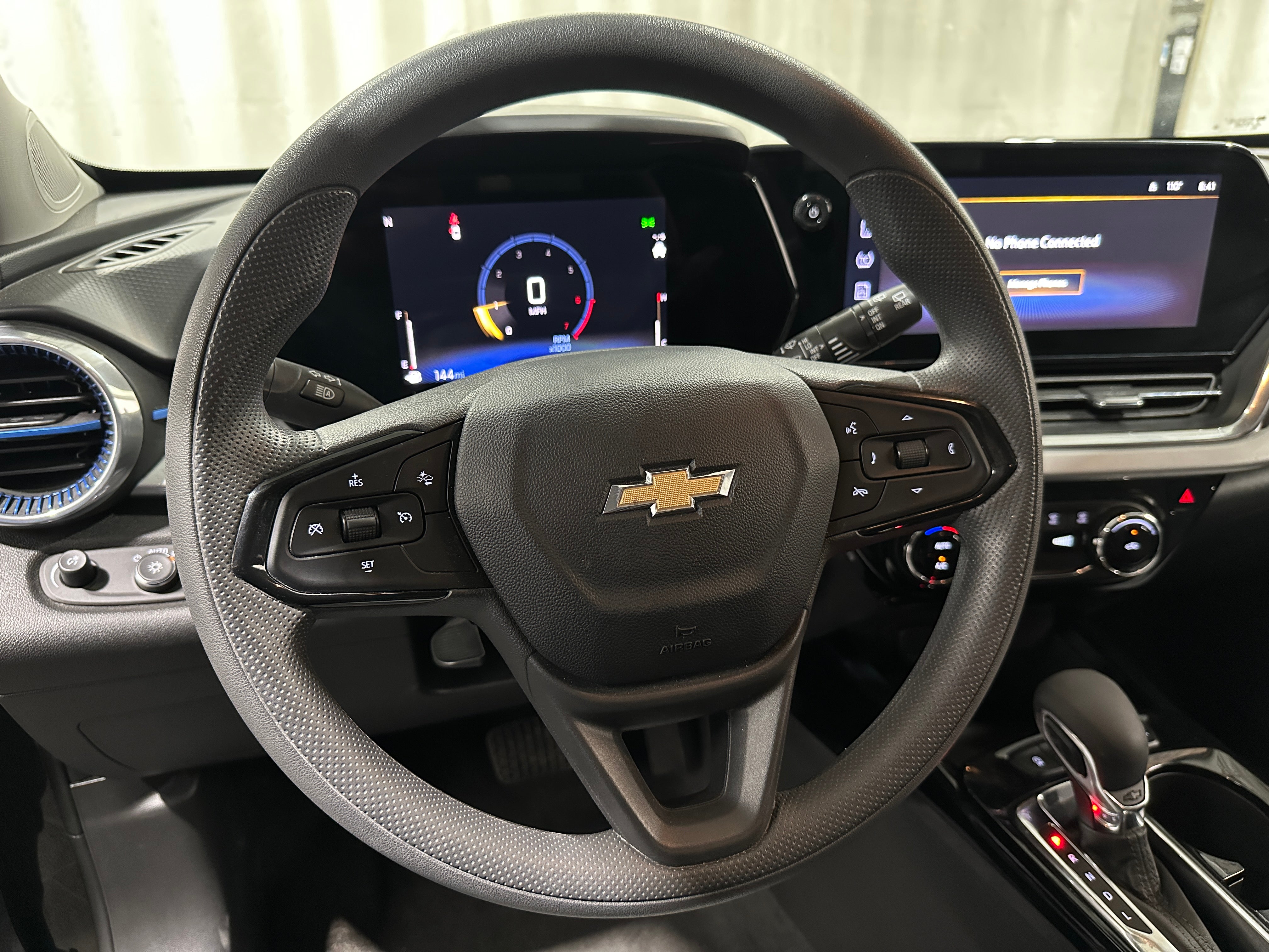 2025 Chevrolet Trax LT - Photo 8