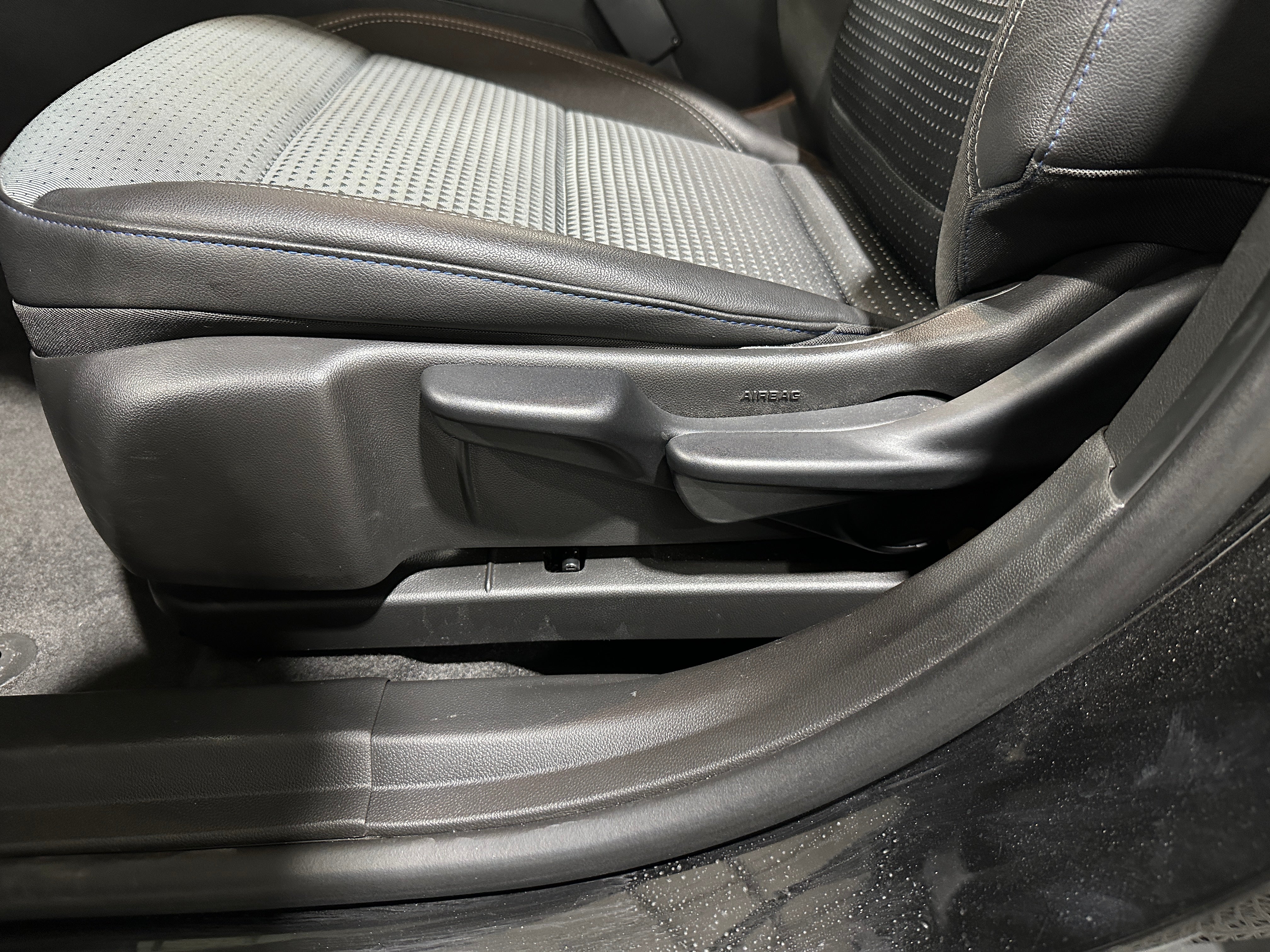 2025 Chevrolet Trax LT - Photo 2