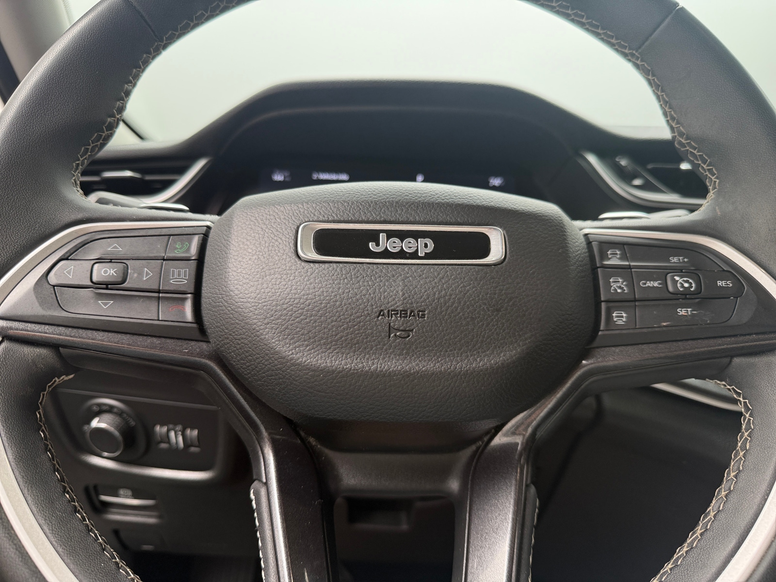 Thumbnail: 2023 Jeep Grand Cherokee - 5