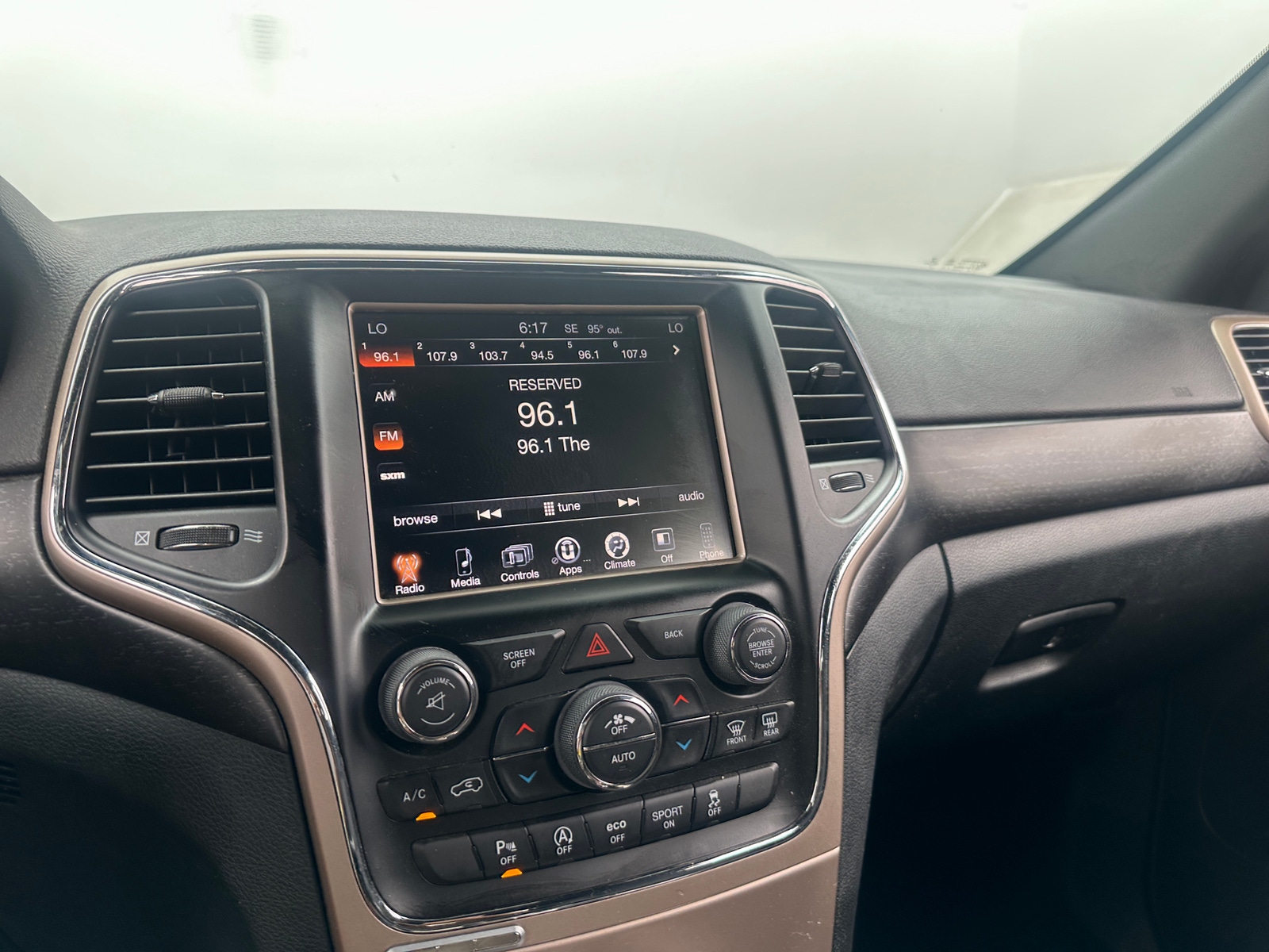 Thumbnail: 2016 Jeep Grand Cherokee - 4